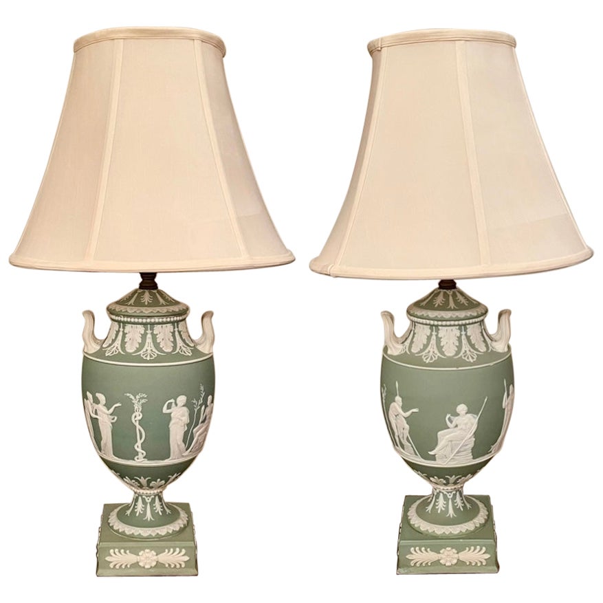 Pareja de lámparas antiguas de porcelana inglesa de Wedgwood de principios del siglo XX. en venta