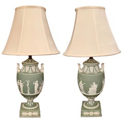 Pareja de lámparas antiguas de porcelana inglesa de Wedgwood de principios del siglo XX.