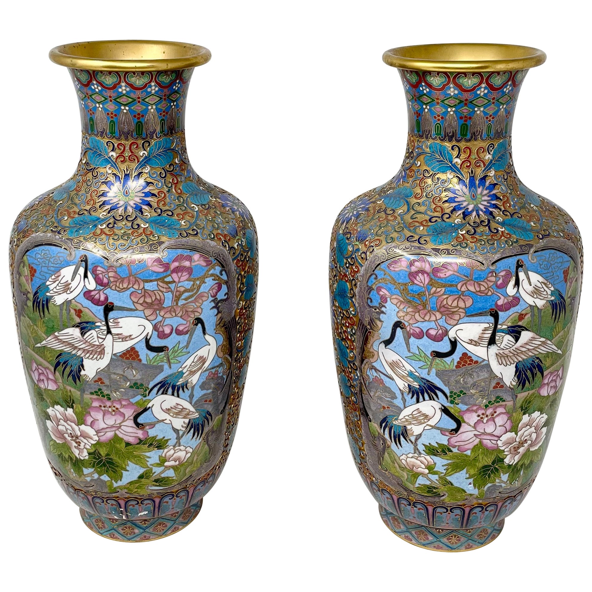 Pareja de jarrones antiguos de esmalte cloisonné chino de finales del siglo XIX. en venta