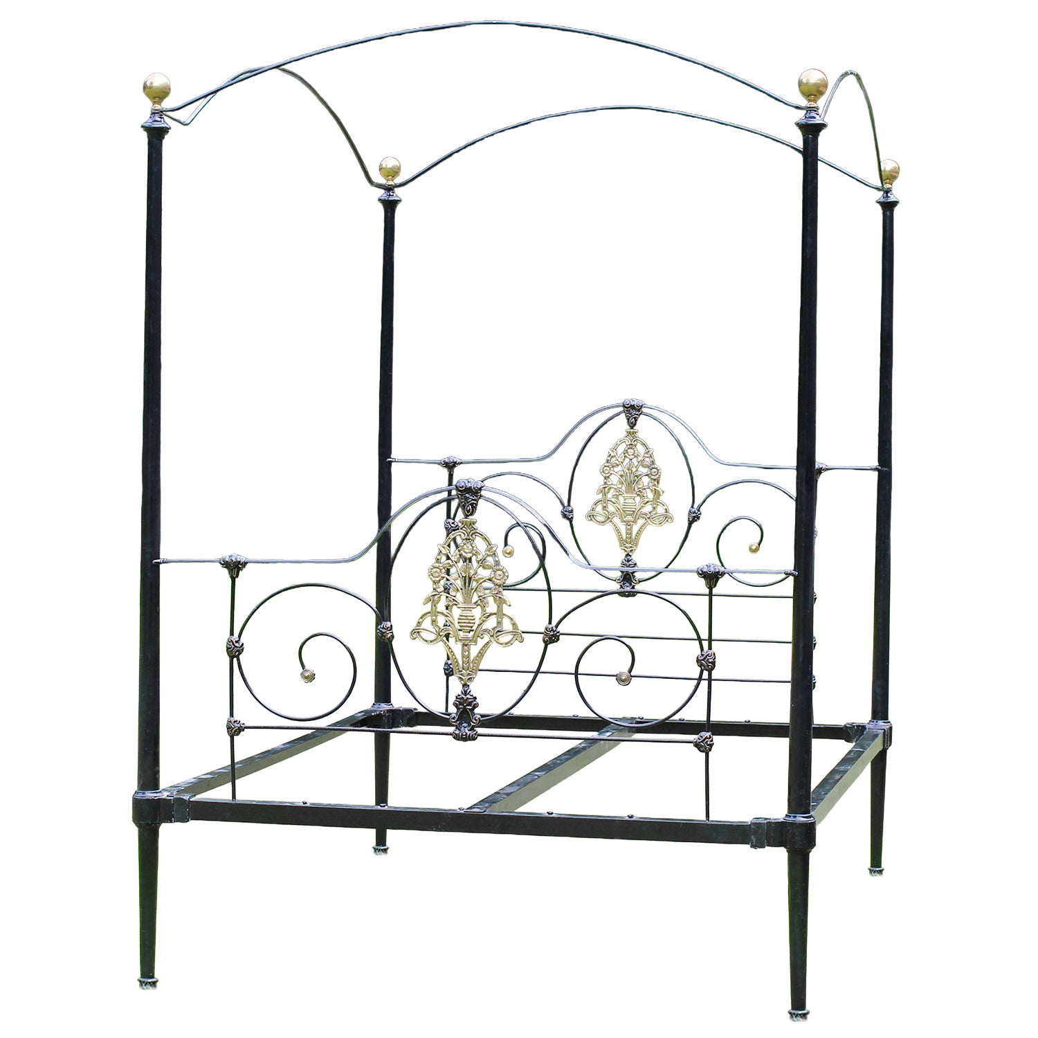 5ft Wide Cast Iron Four Poster Antique Bed with Arched Canopy, M4P54
