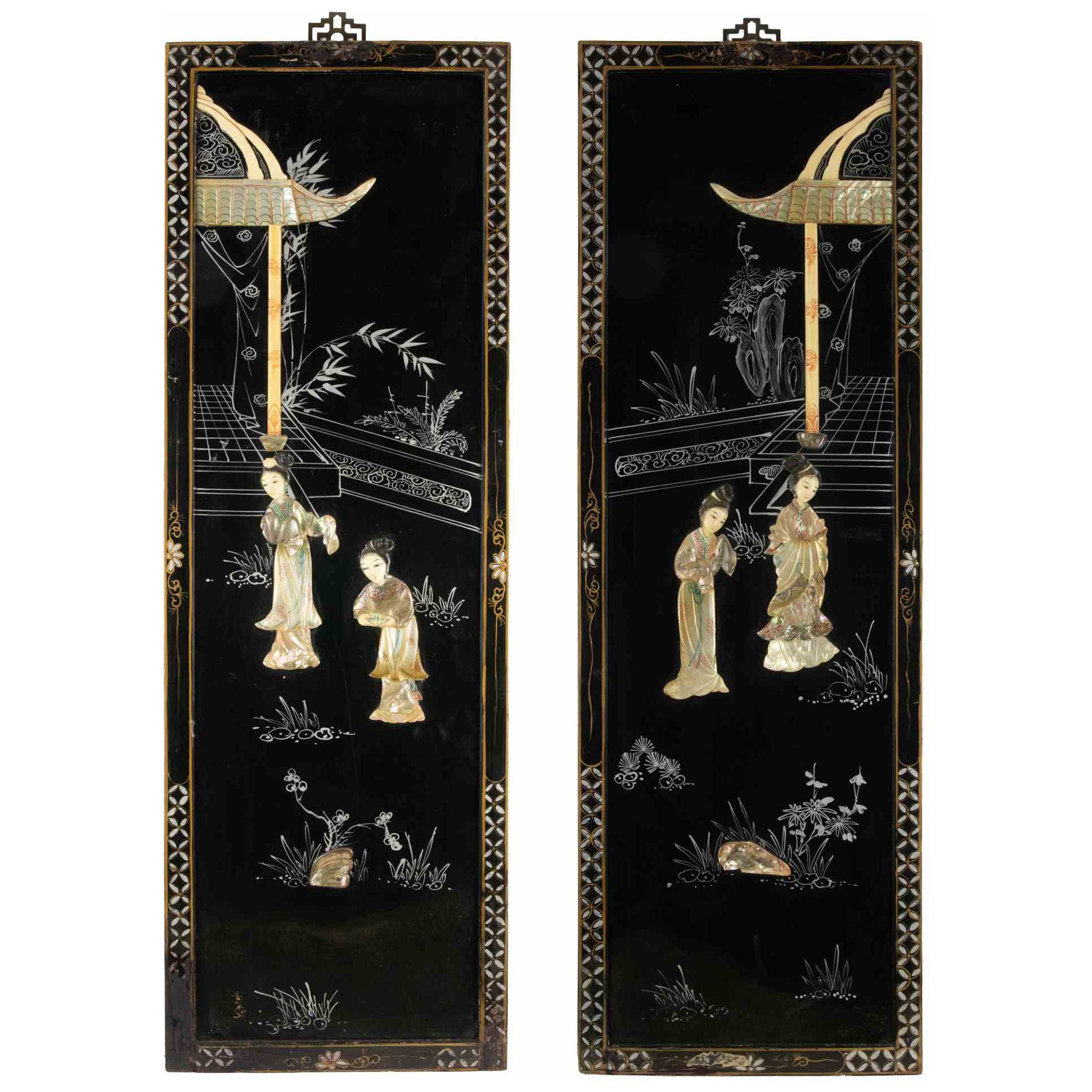 Pareja de paneles de madera ebonizada, principios del siglo XX