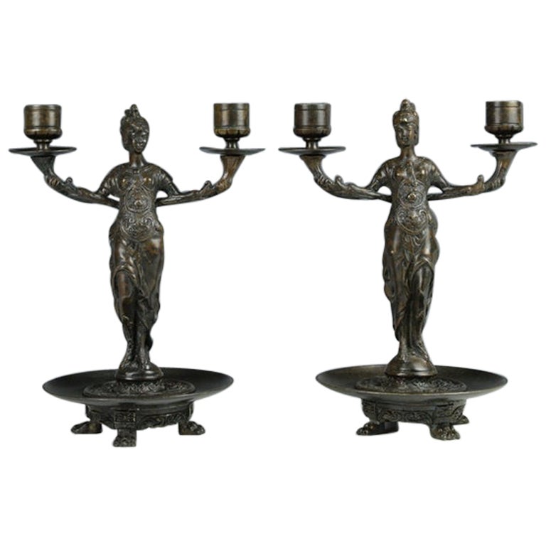 Paire de candélabres anciens en bronze de déesses d'Athènes par F. Souchal, Paris (vers 1850) en vente
