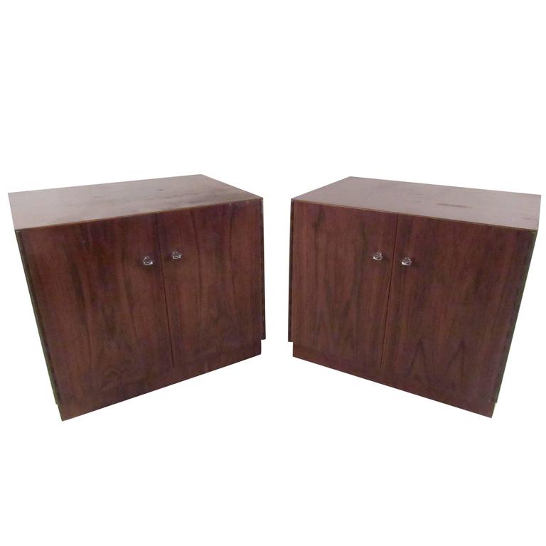 Pair Mid Century Modern Cabinet Style Nightstands For At 1stdibs This Pair Of Ious Cabinet Door Nightstands Features A Beautiful Vintage Wood Finish Chrome