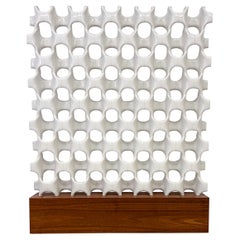 Biombo Sculpta-Grille Bones sobre base de nogal de Richard Harvey, años 60