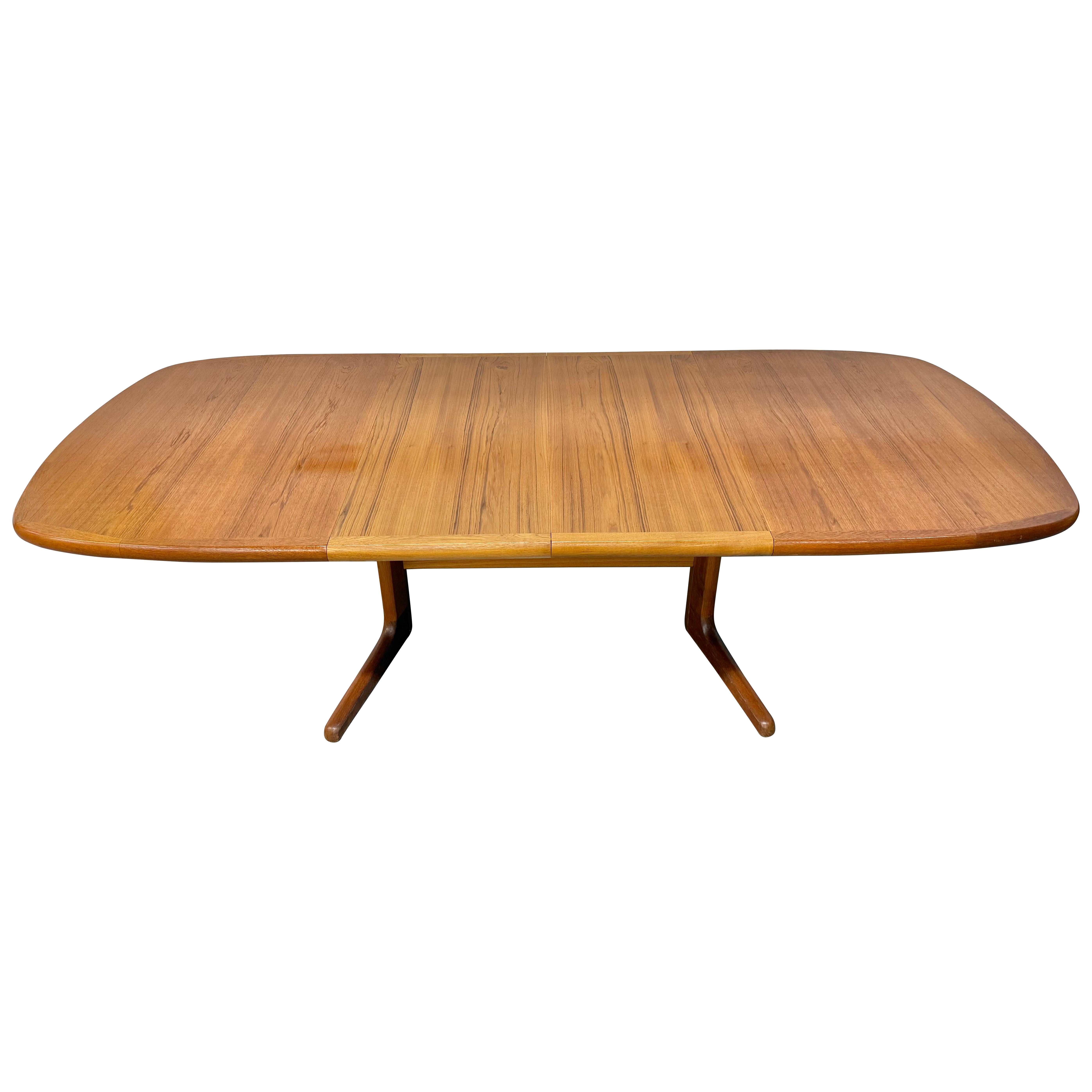 Mesa de comedor ovalada de teca danesa moderna vintage