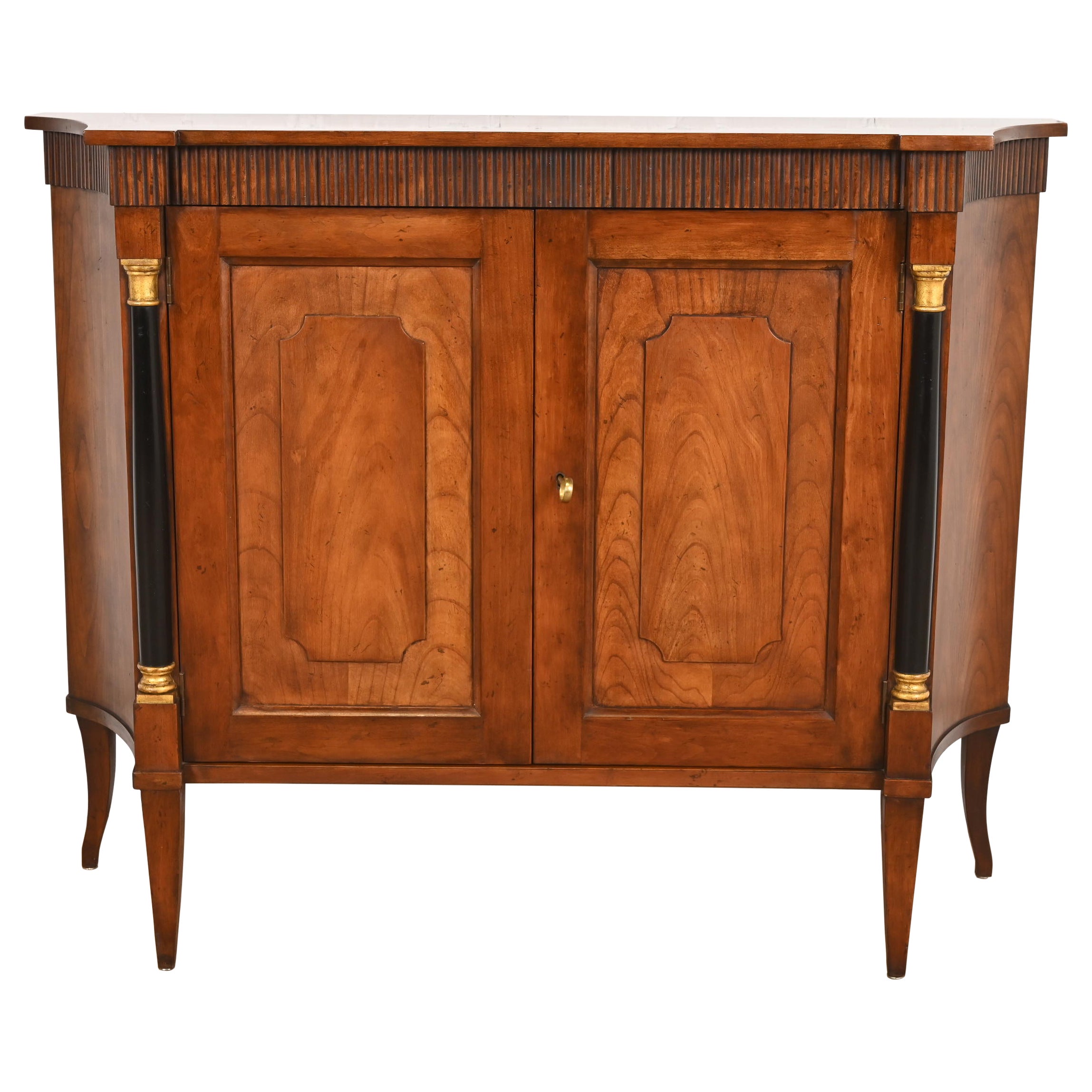 Buffet néoclassique de Baker Furniture en bois de cerisier et partiellement ébénisé