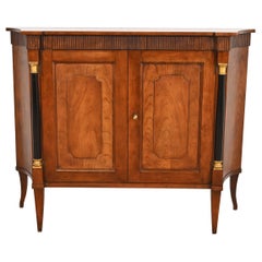 Buffet néoclassique de Baker Furniture en bois de cerisier et partiellement ébénisé