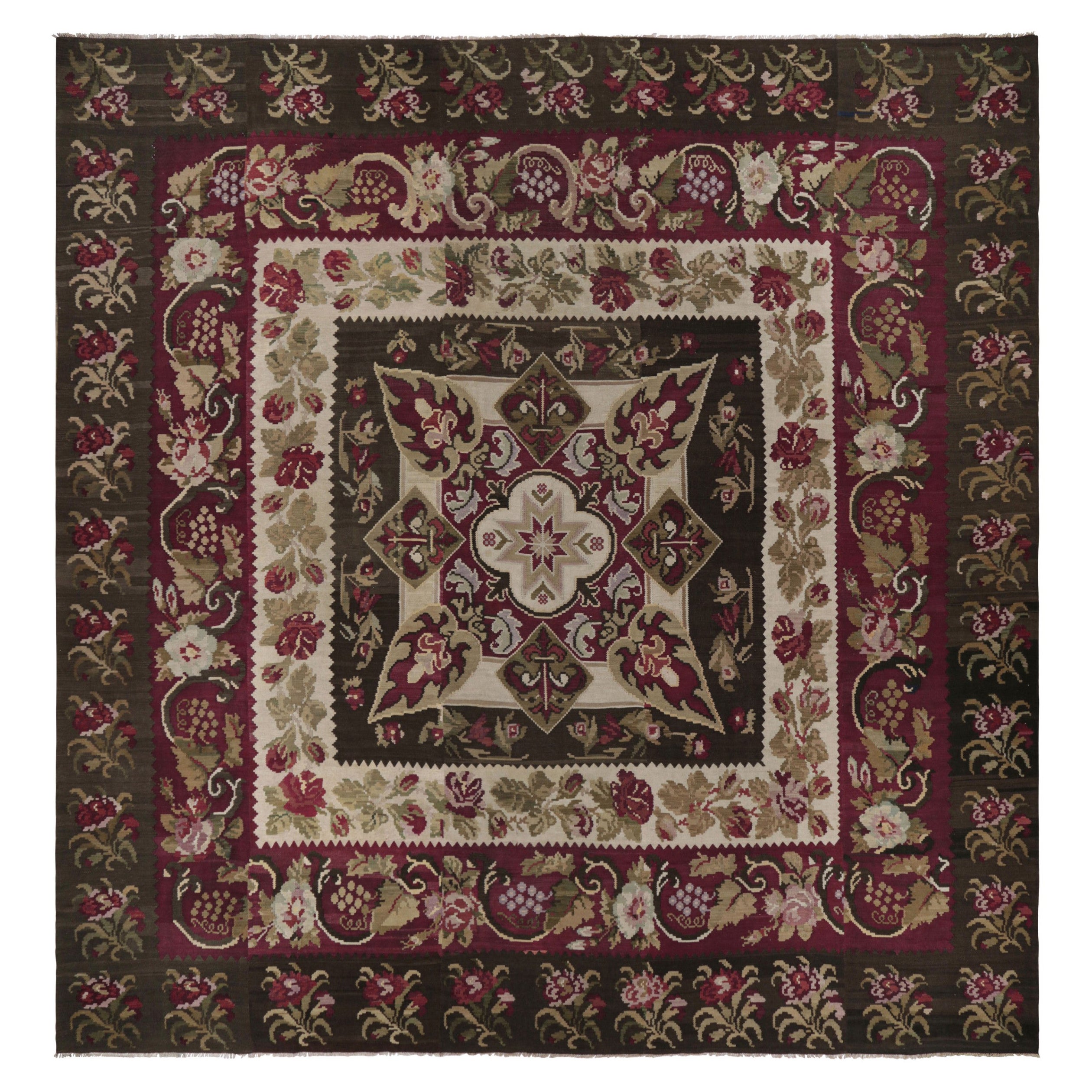 Kilim quadrato antico e sovradimensionato di Bessarabia con motivi floreali - Rug & Kilim