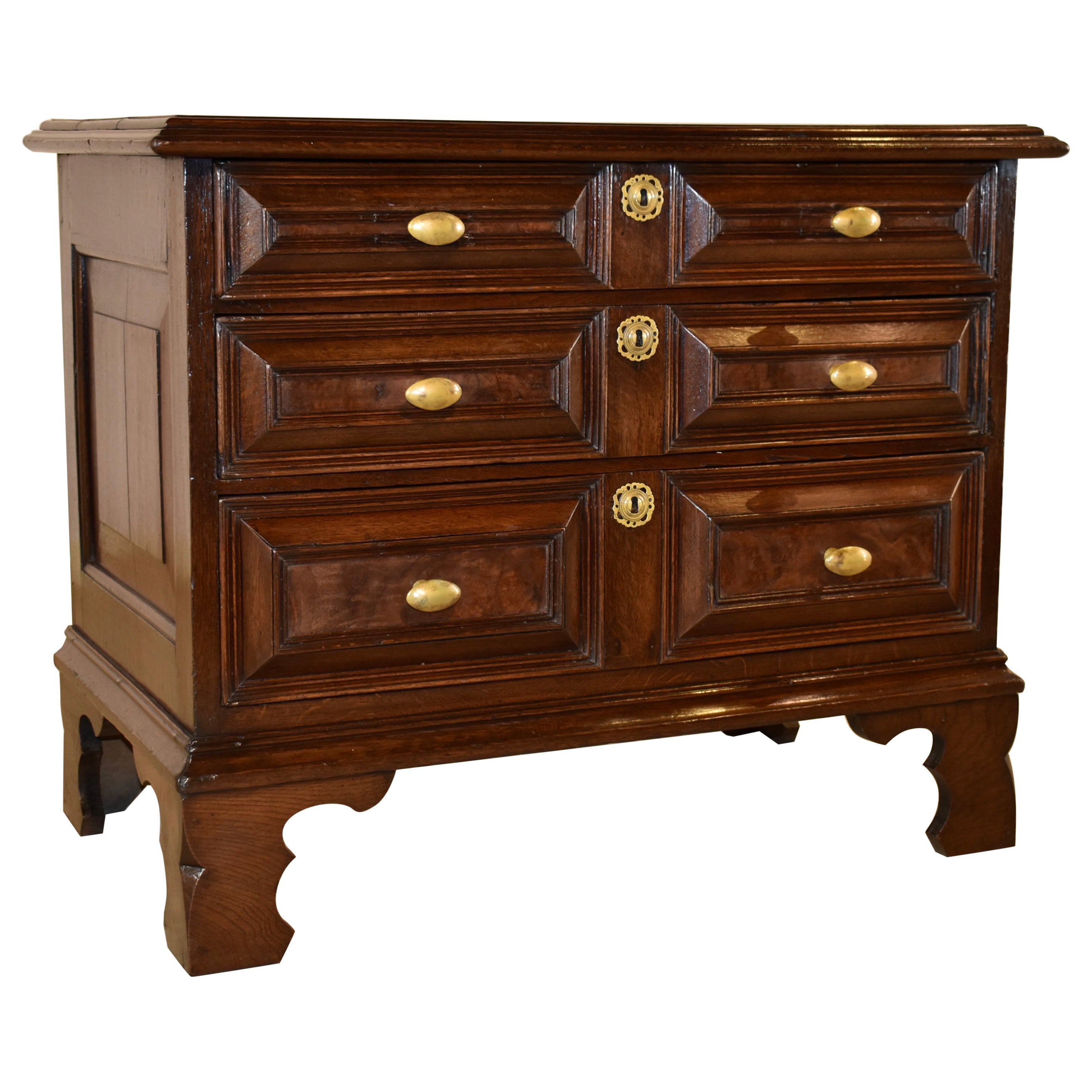 Piccola cassapanca in Oak inglese dell'inizio del XVIII secolo in vendita