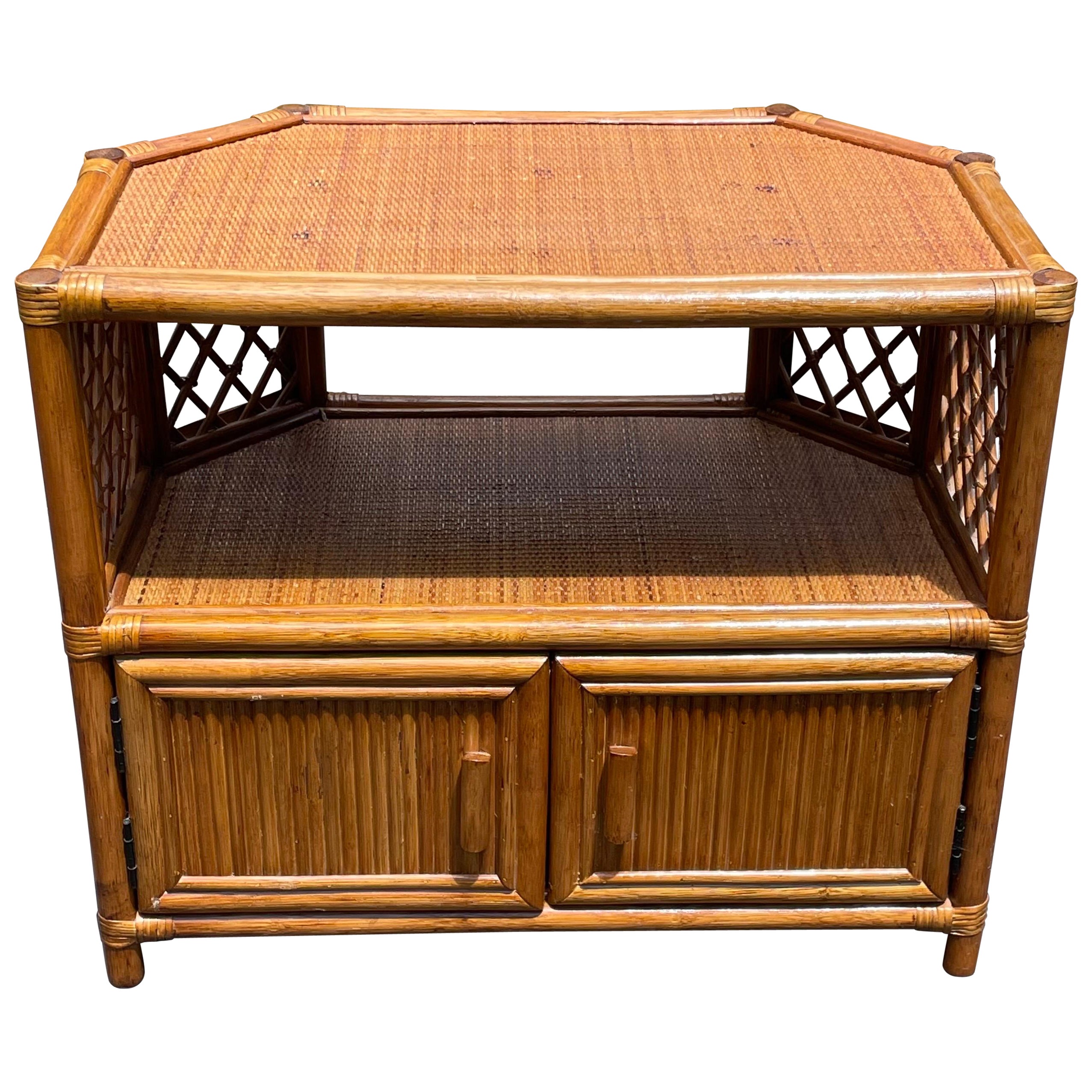 Piccola console o tavolino in rattan di bambù della fine del XX secolo