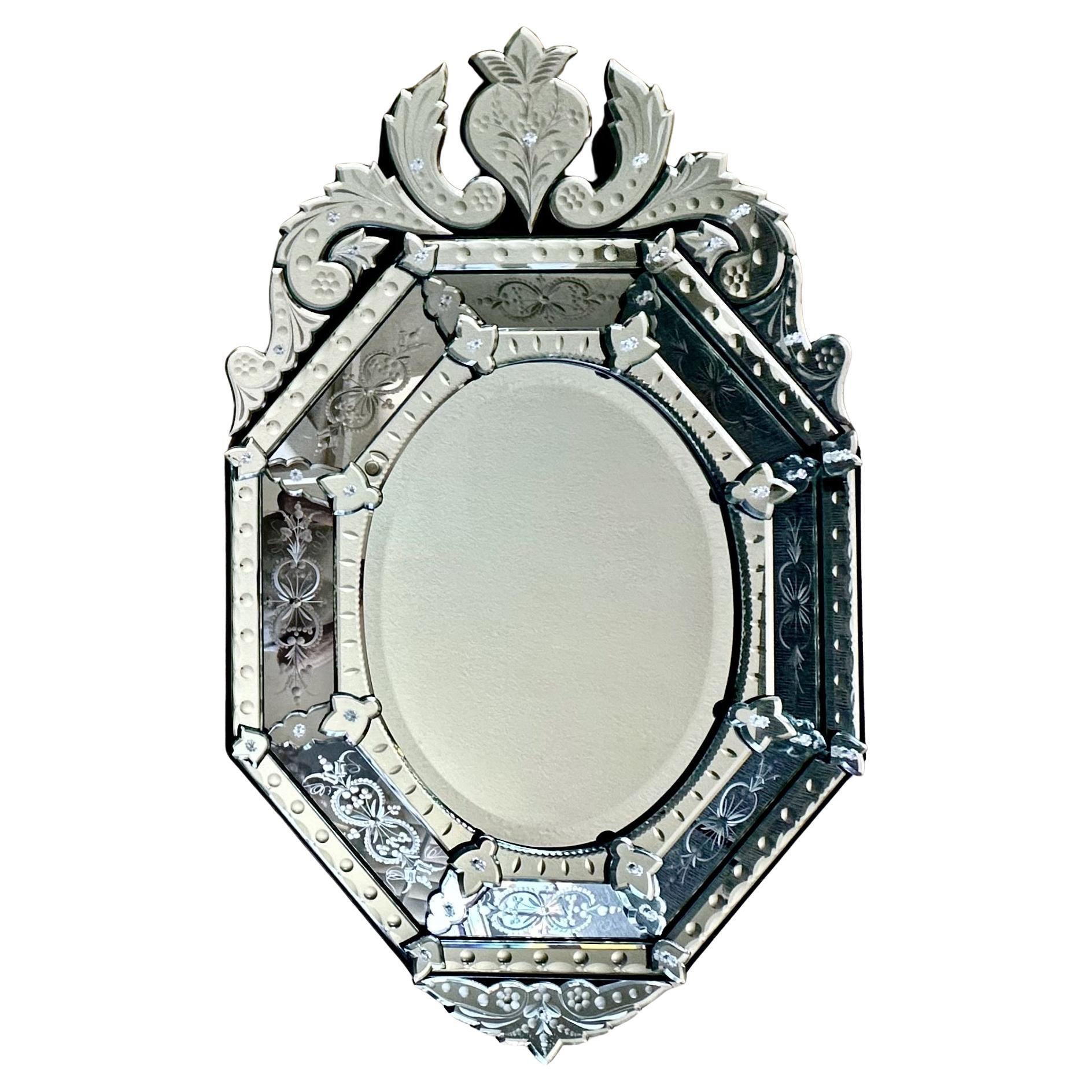 Espejo de pared veneciano italiano octogonal grabado