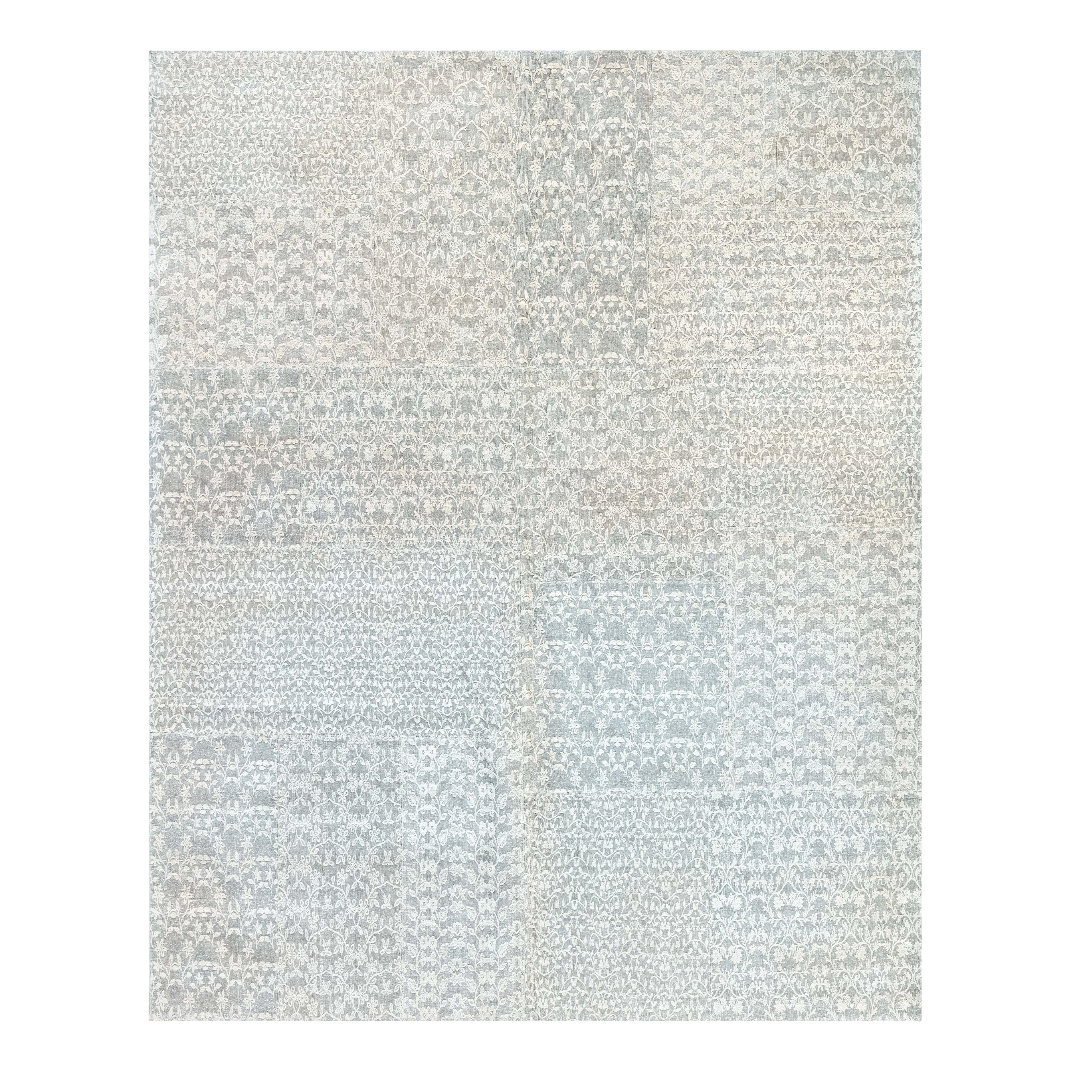 Tappeto contemporaneo in lana fatto a mano di Doris Leslie Blau, simile a un patchwork floreale. in vendita
