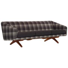 sofa by Illum Wikkelsø for Mikael Laursen 10