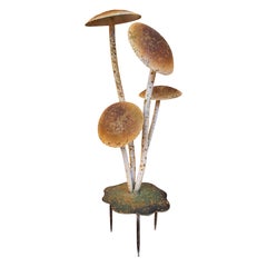 1970er Jahre Handbemalte Pilzskulptur aus Eisen mit reifem Finish