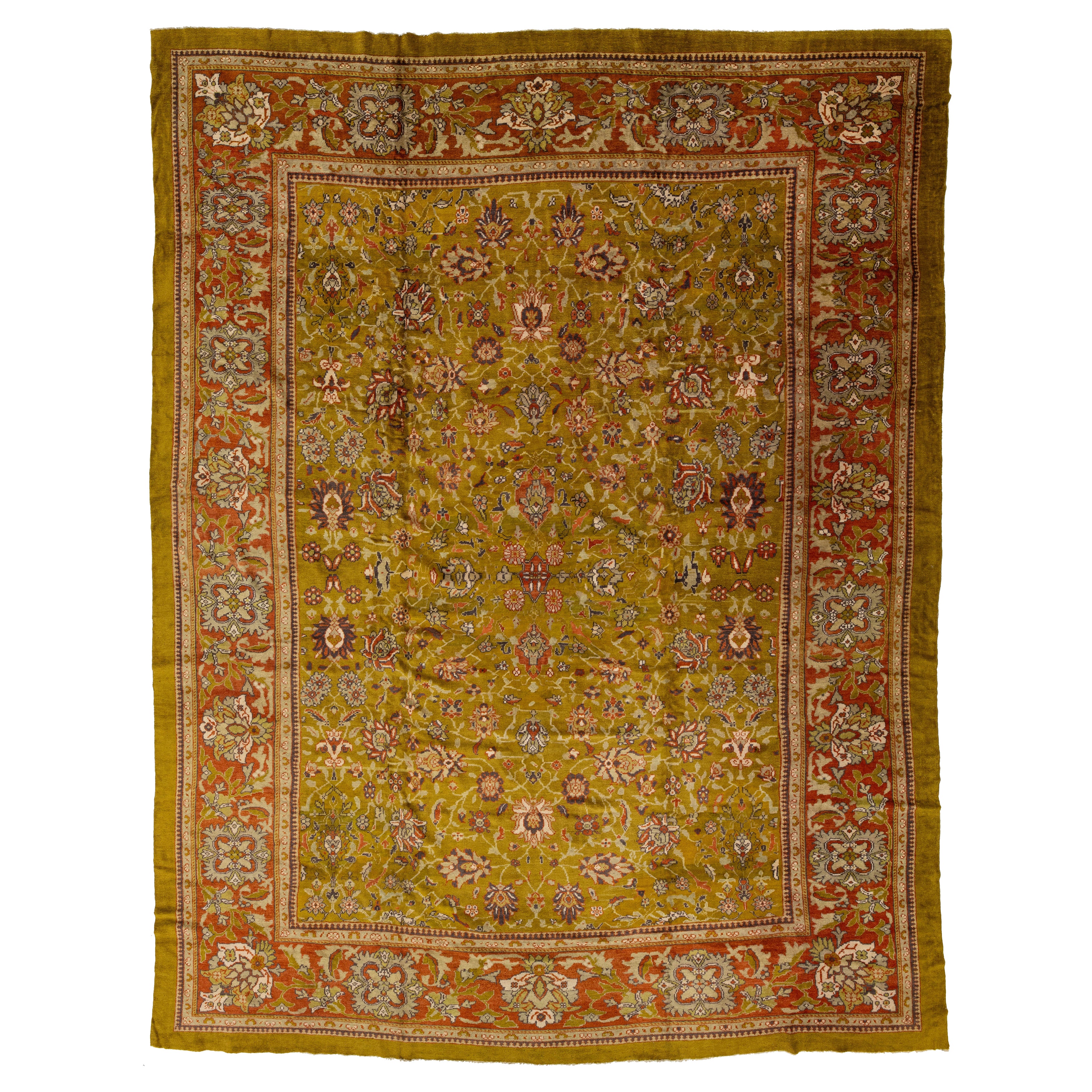 Unico nel suo genere, l'antico Sultanabad Rugs oversize in lana annodato a mano in verde in vendita