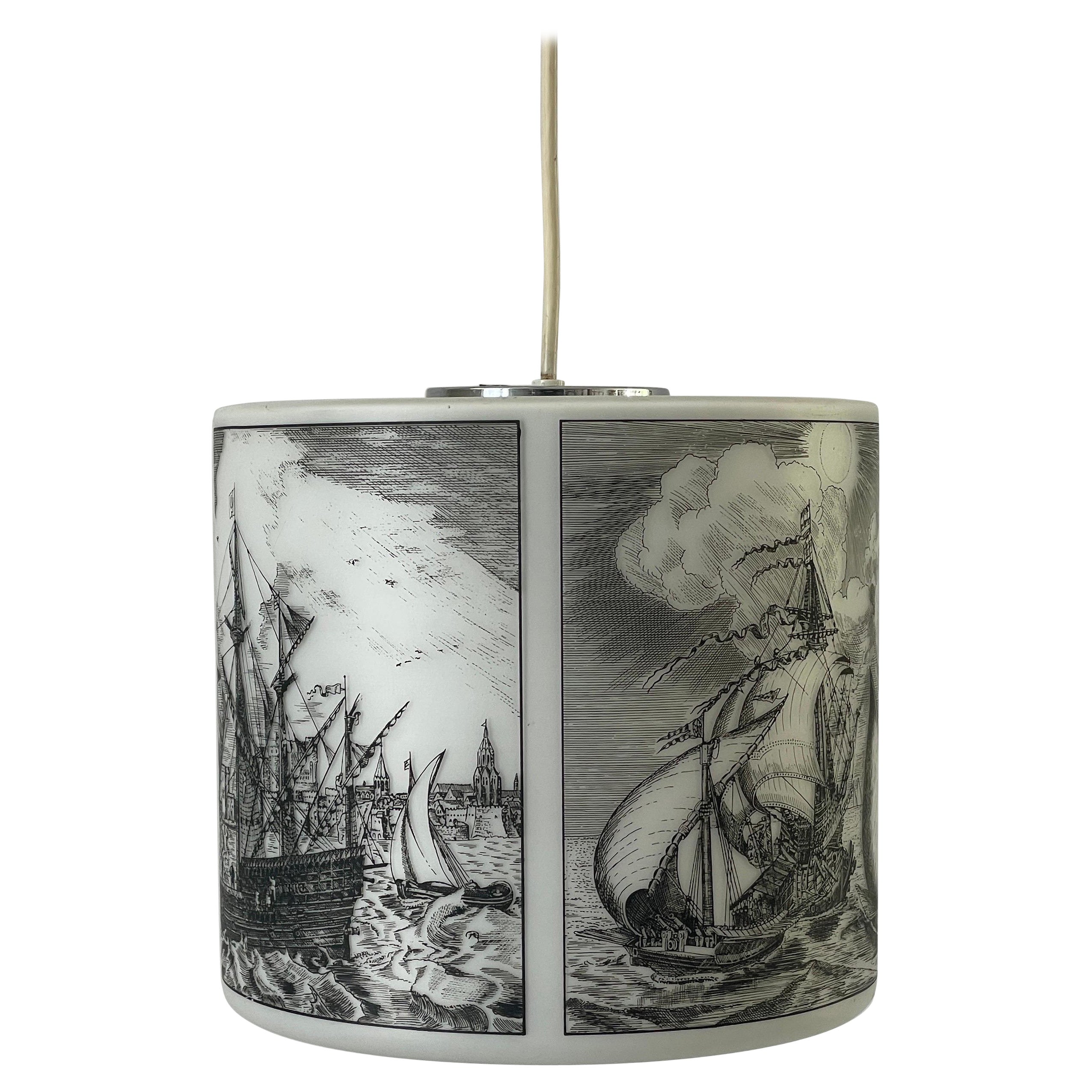 Plafonnier cylindrique en verre imprimé Naval Battle par Limburg, années 1970, Allemagne en vente
