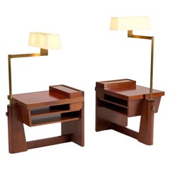Paire de tables d'appoint avec lampes attenantes de la collection de Thierry Despont