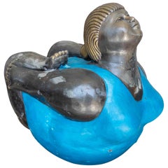 Escultura Contemporánea de bronce de Mujer con Traje de Baño Azul