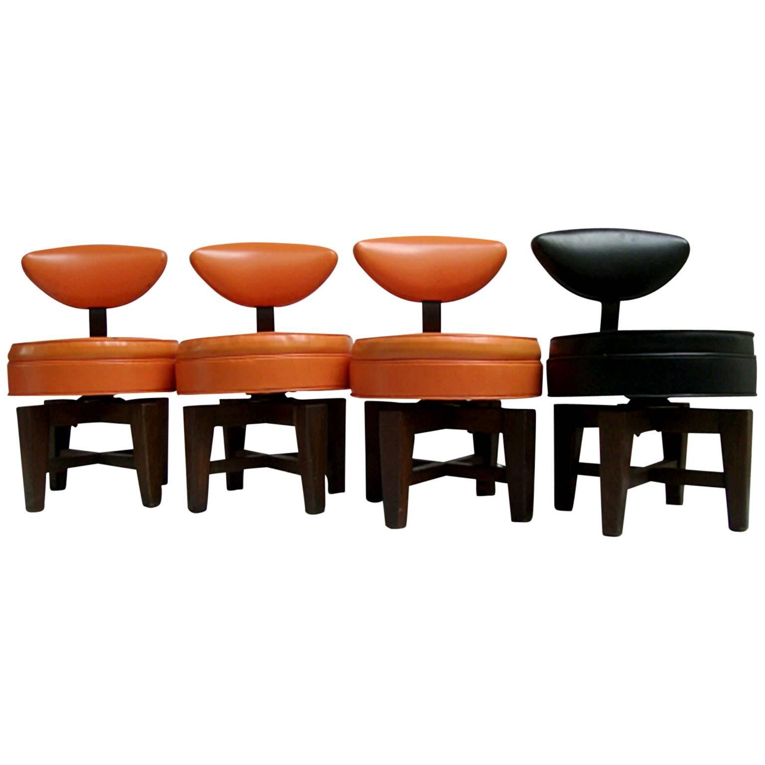 Set of Four Mid-Century Modern Lounge Chairs 