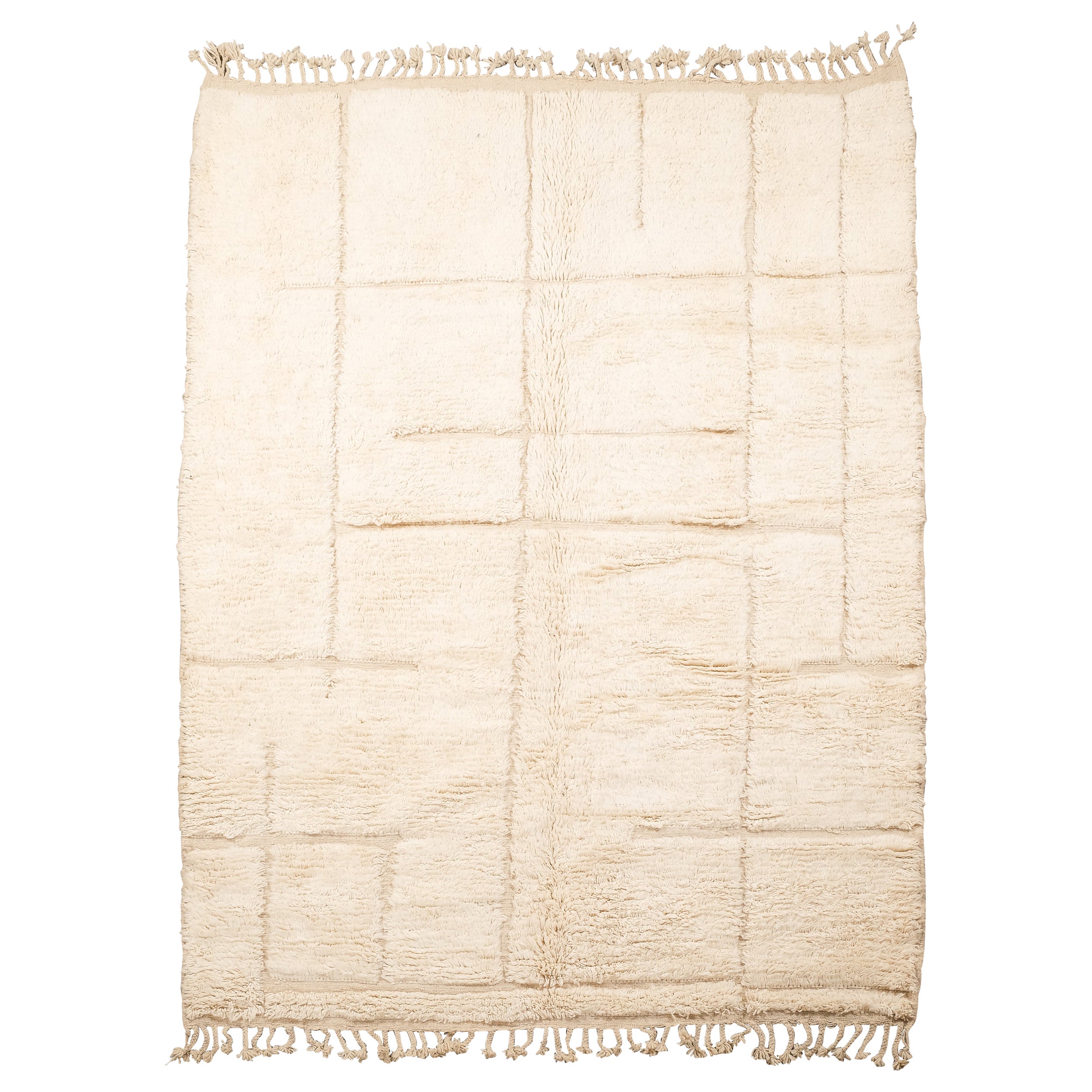 Handwoven Moroccan Cream White Wool Rug with Geometric Motif in vendita