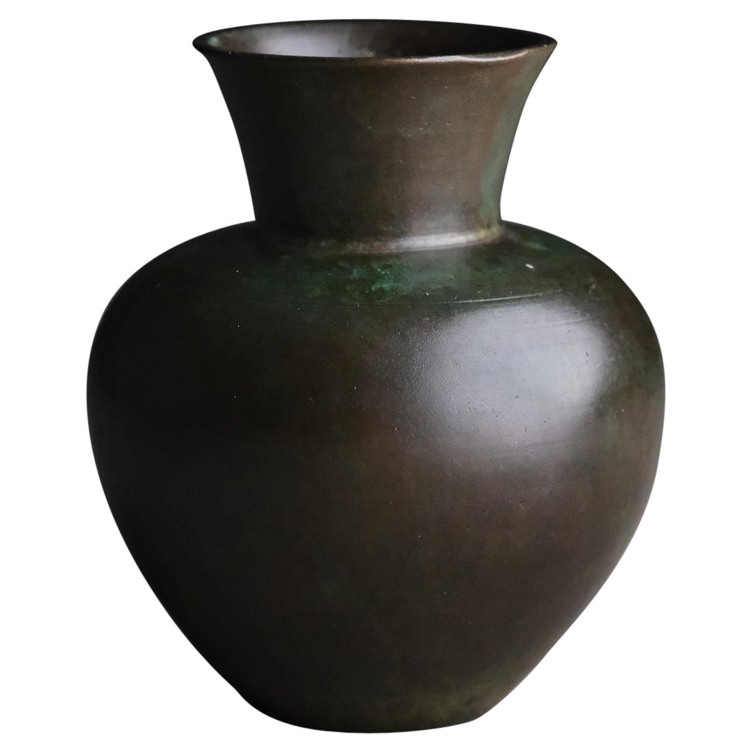 Vase Art déco en bronze modèle 30 par GAB, Suède, années 1930 en vente