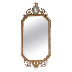 Gran Espejo de Pared Francés Antiguo de Madera Dorada Tallada con Placa de Camafeo C1920