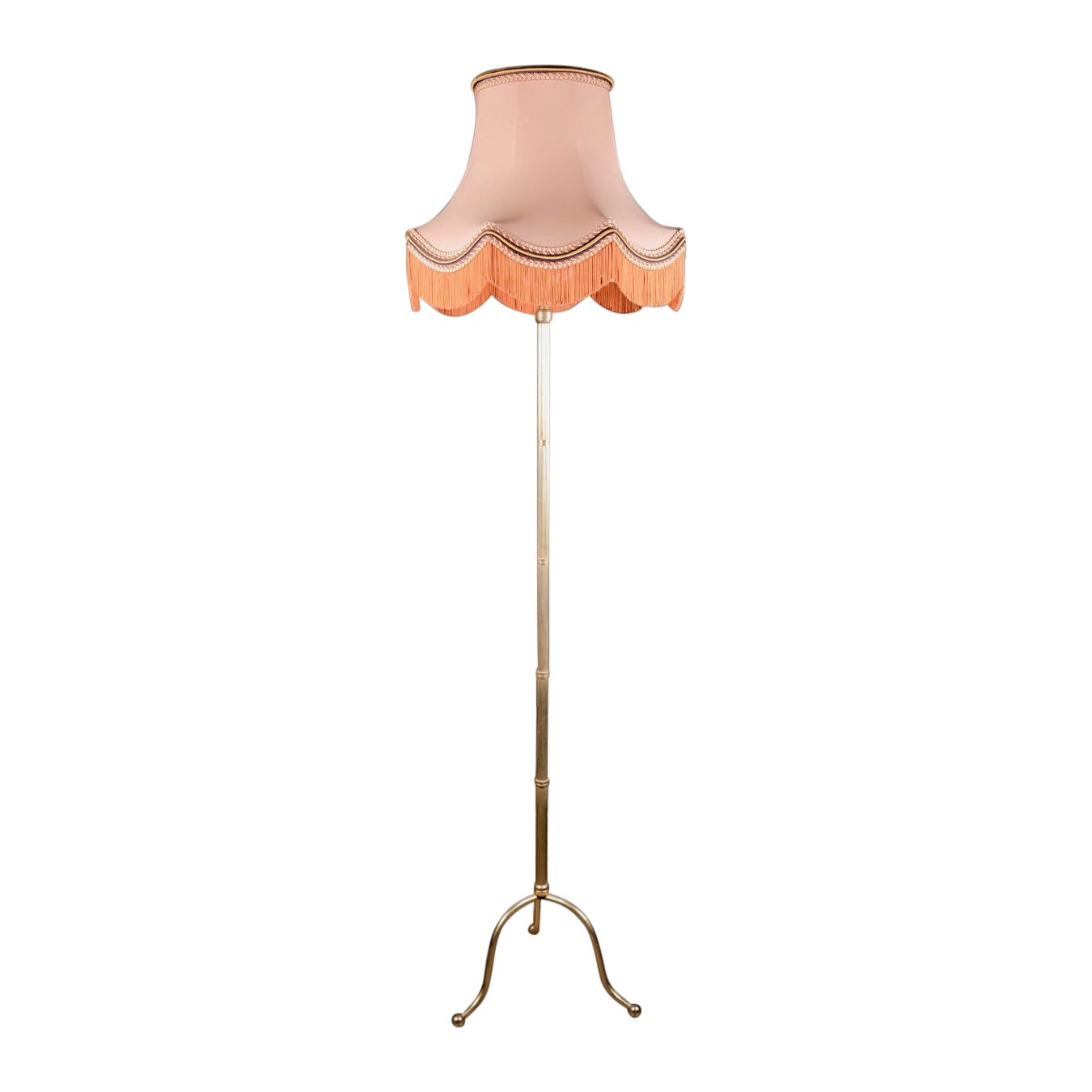 Lampada da terra francese di metà secolo in ottone con paralume a frange di corallo, Art Deco in vendita