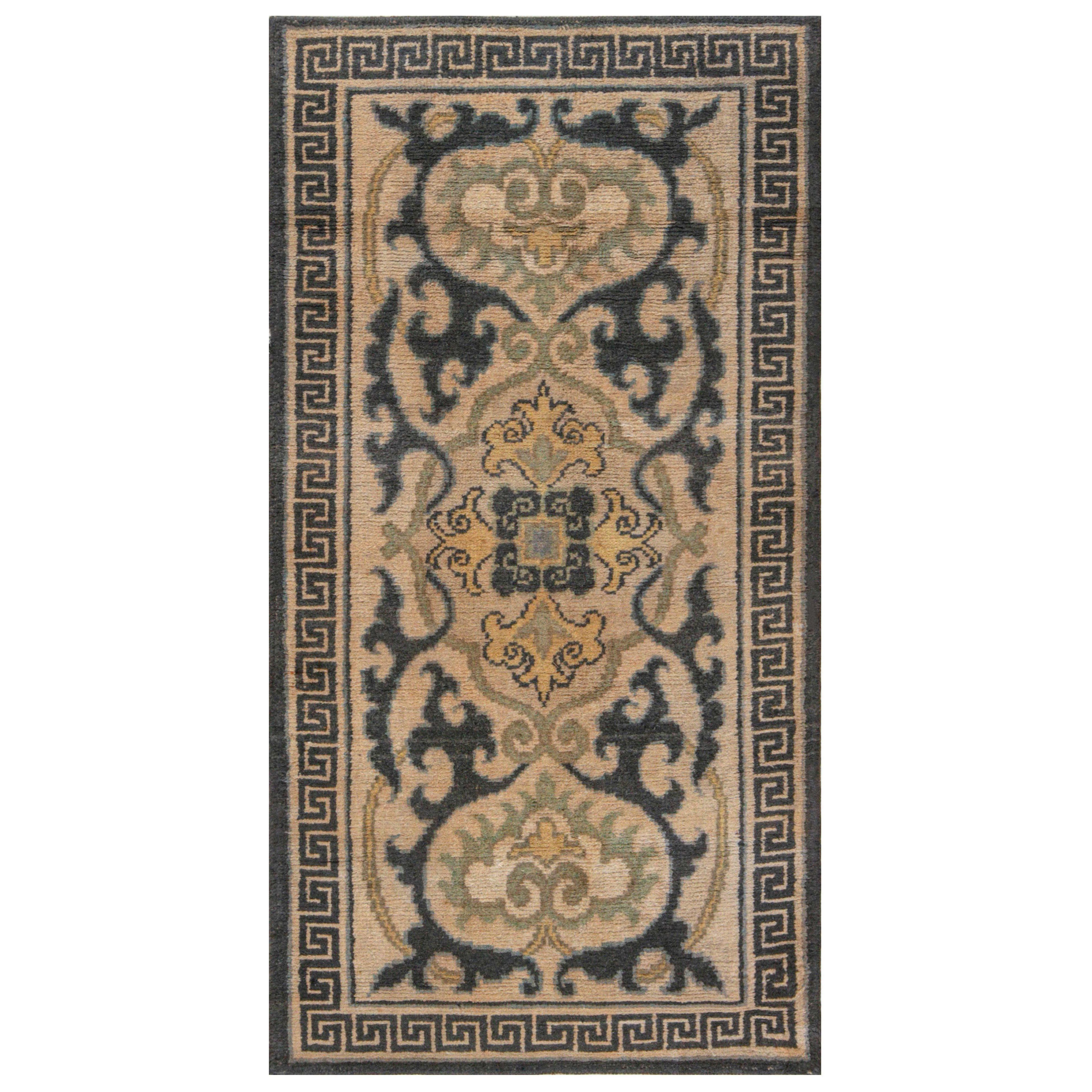 Tapis japonais en laine tissé à la main Doris Leslie Blau à motifs floraux du milieu du 20e siècle en vente