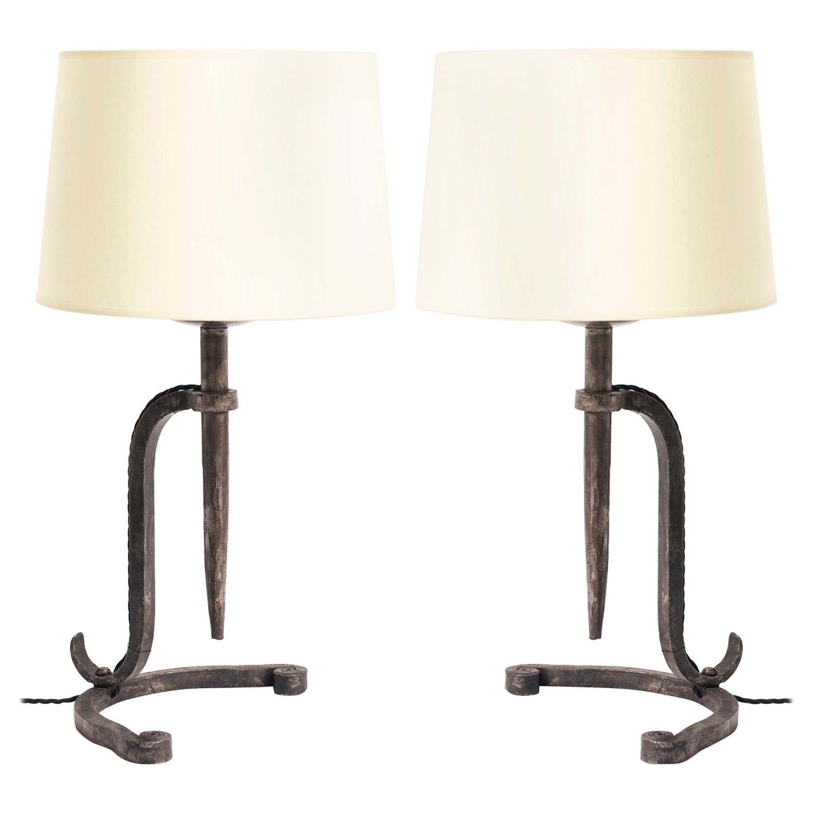 Paire de lampes de table en fer en vente