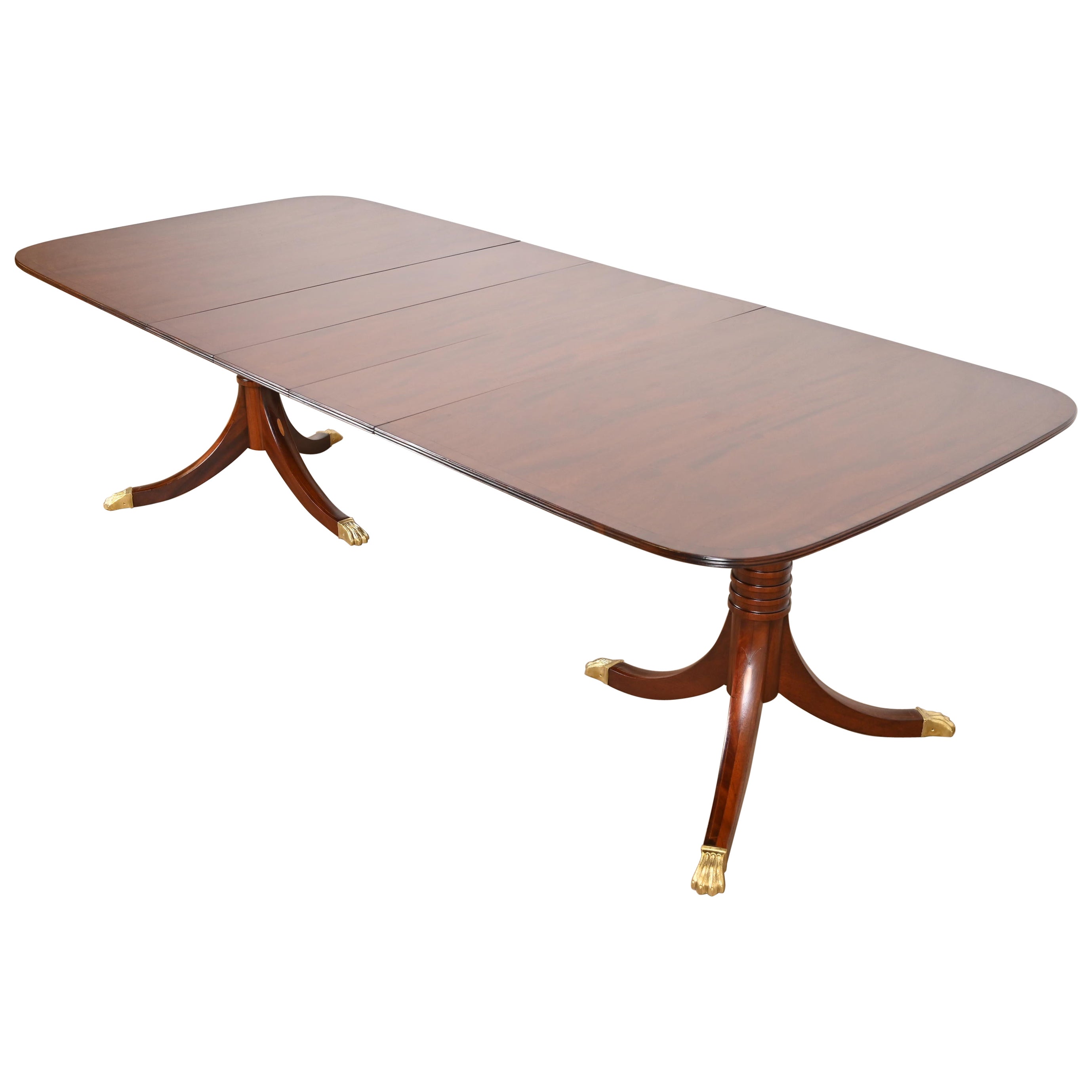 Baker Furniture Style Georgian Banded Mahogany Pedestal Dining Table, Refinished im Angebot