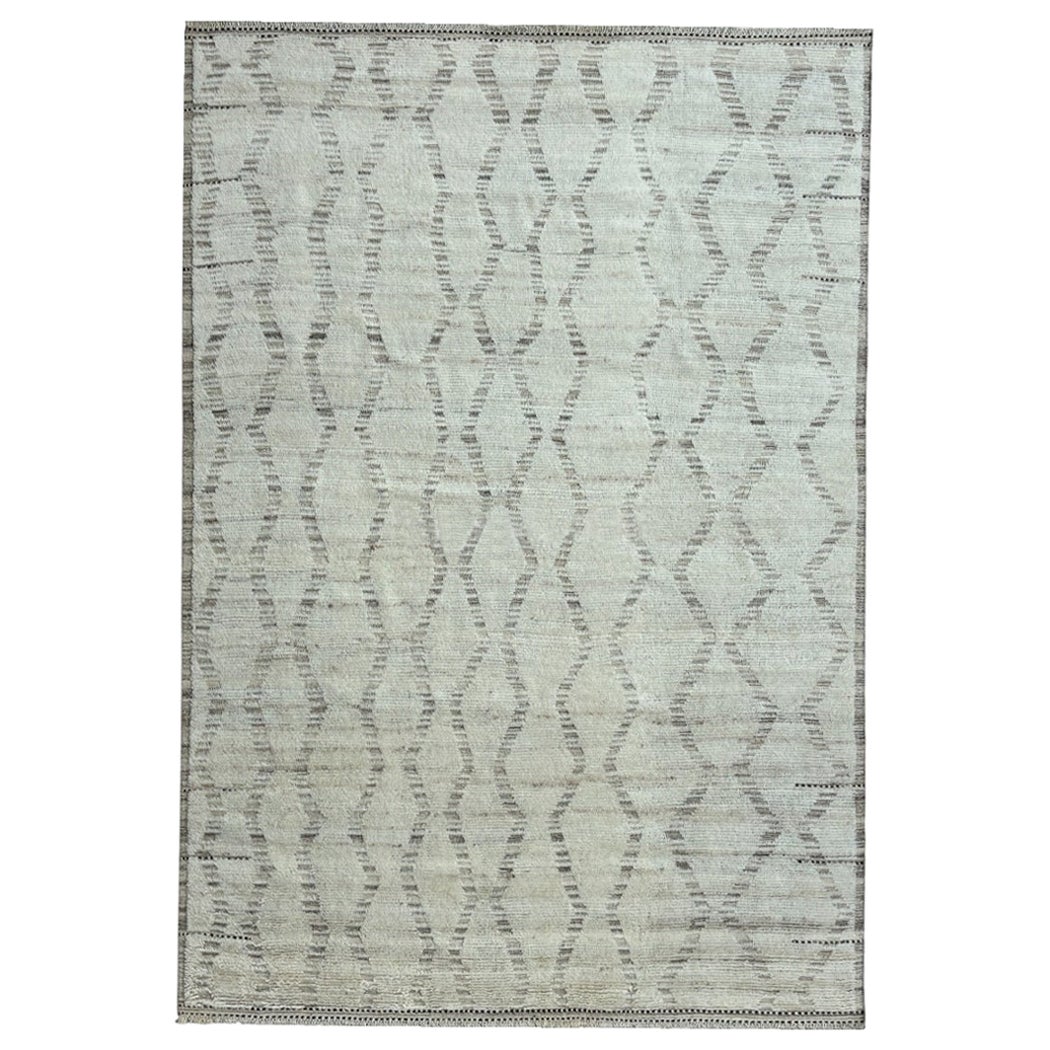 10x14 Ft Moroccan style Handmade Rug. All Natural Wool. Custom Options Available en vente