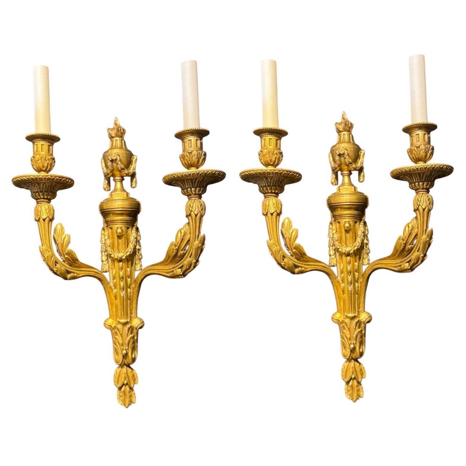 1920's Caldwell Bronze Sconces with Acanthus Leaves 2 Lights in vendita