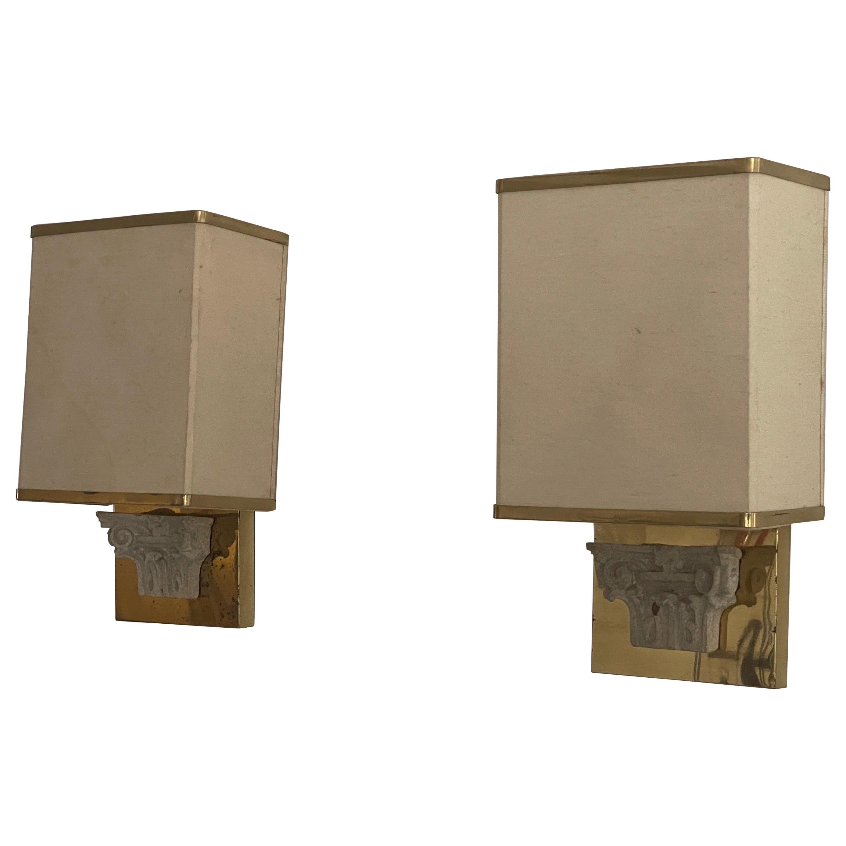 Paire d'appliques exclusives en tissu, pierre et laiton, années 1960, Italie en vente