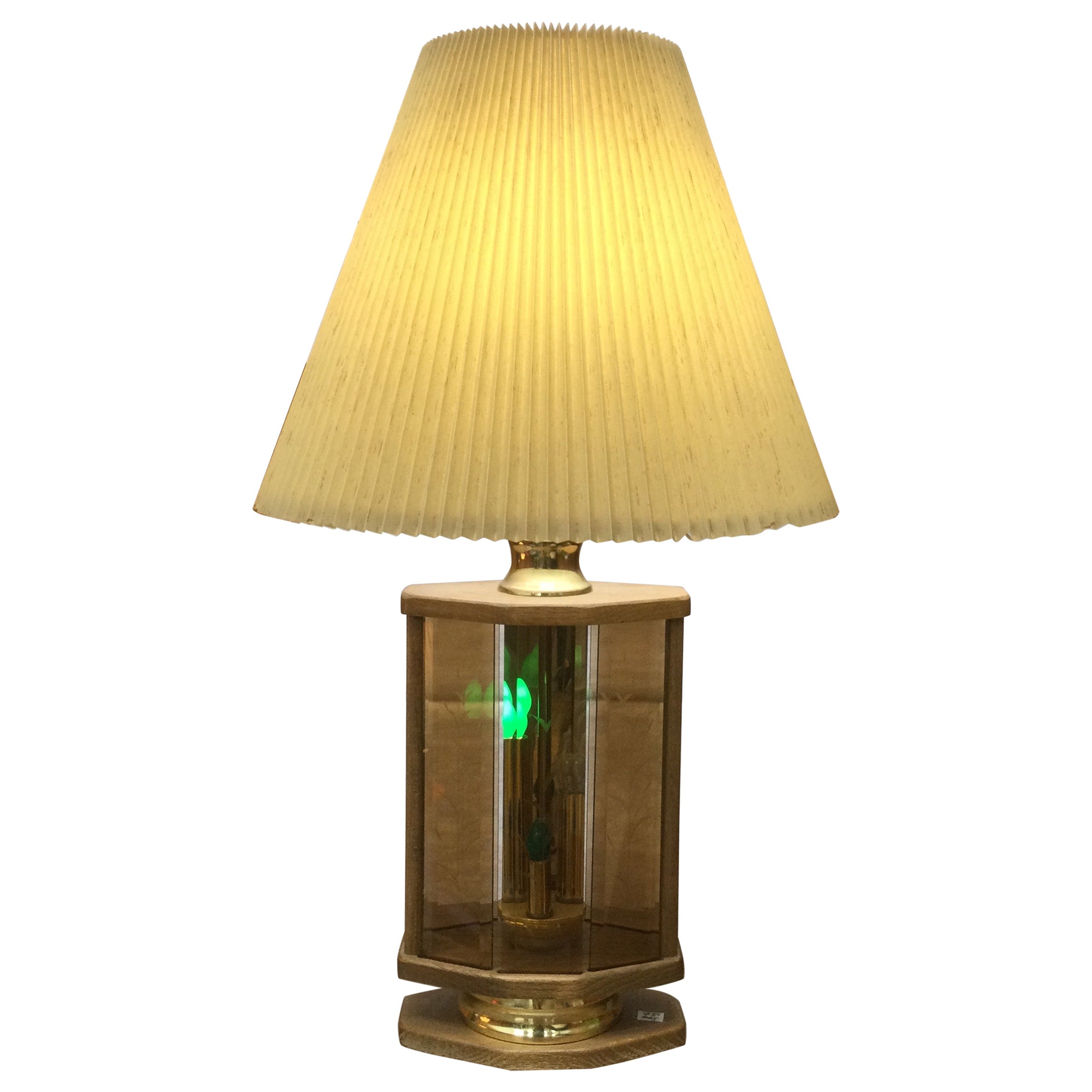 Vintage Oak Table Lamp with Brass Accents & Pleated Shade en venta
