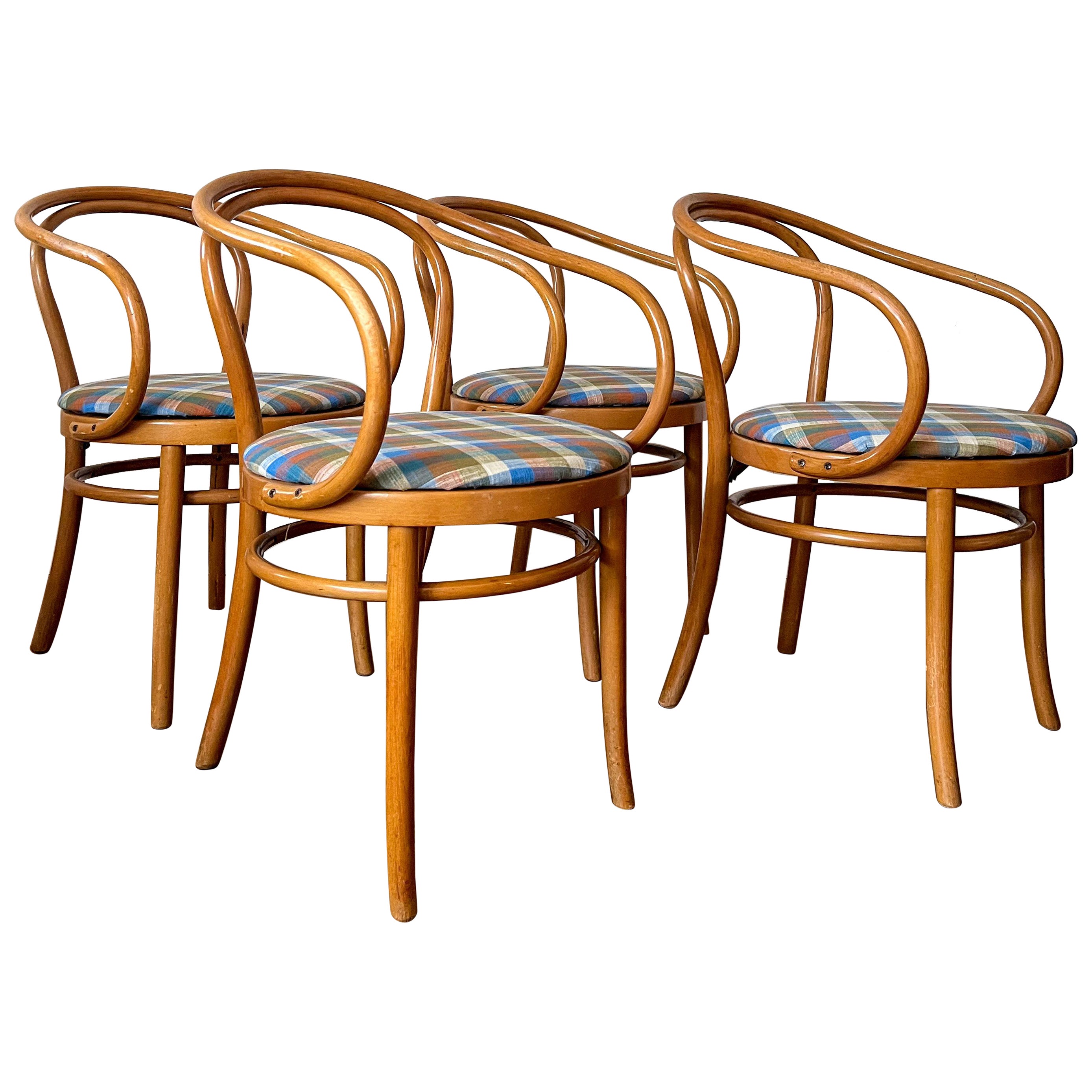 Vintage Thonet B9 Sessel neu gepolstert in Plaid - Satz von 4 im Angebot