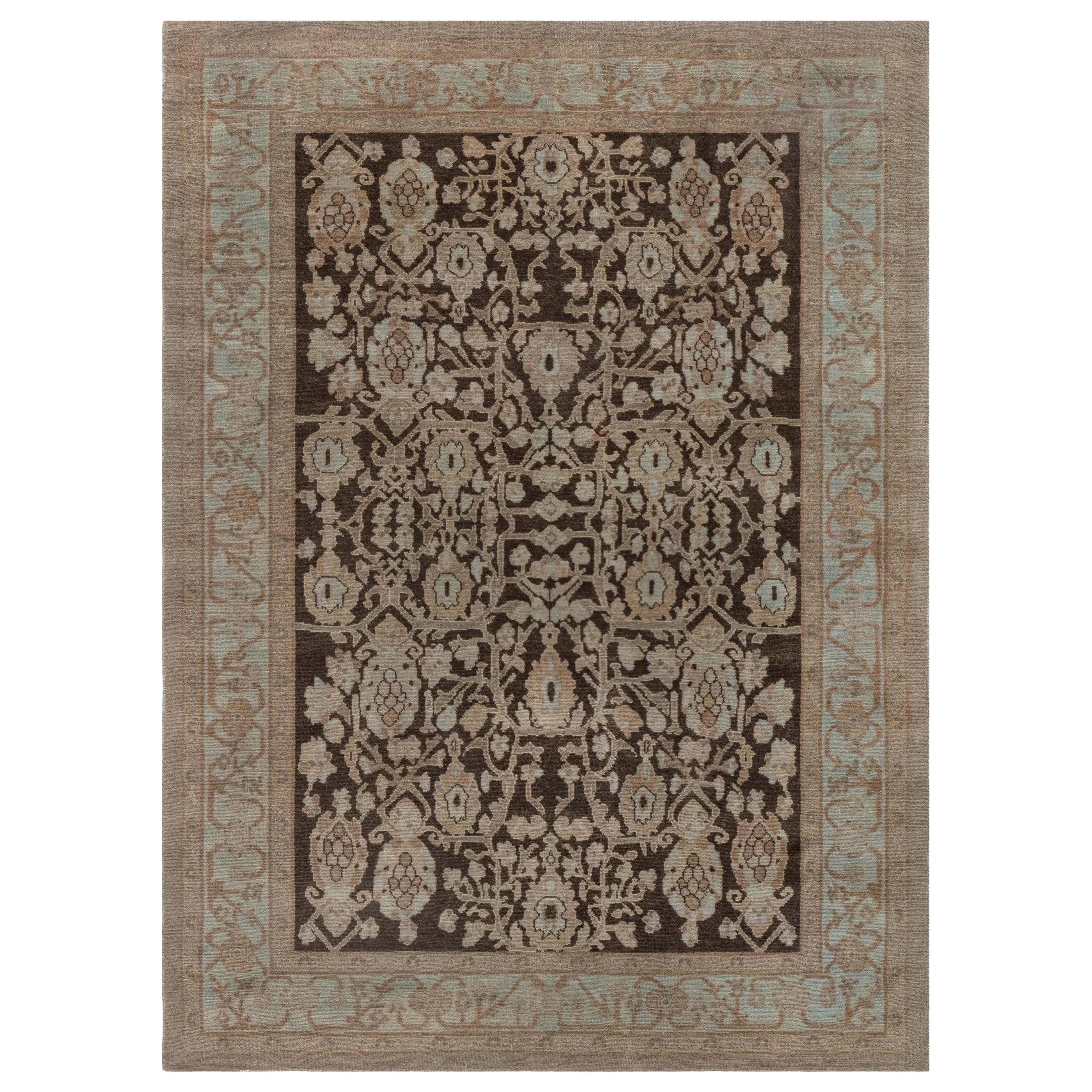 Tapis d'inspiration traditionnelle en laine beige bleu Brown par Doris Leslie Blau en vente