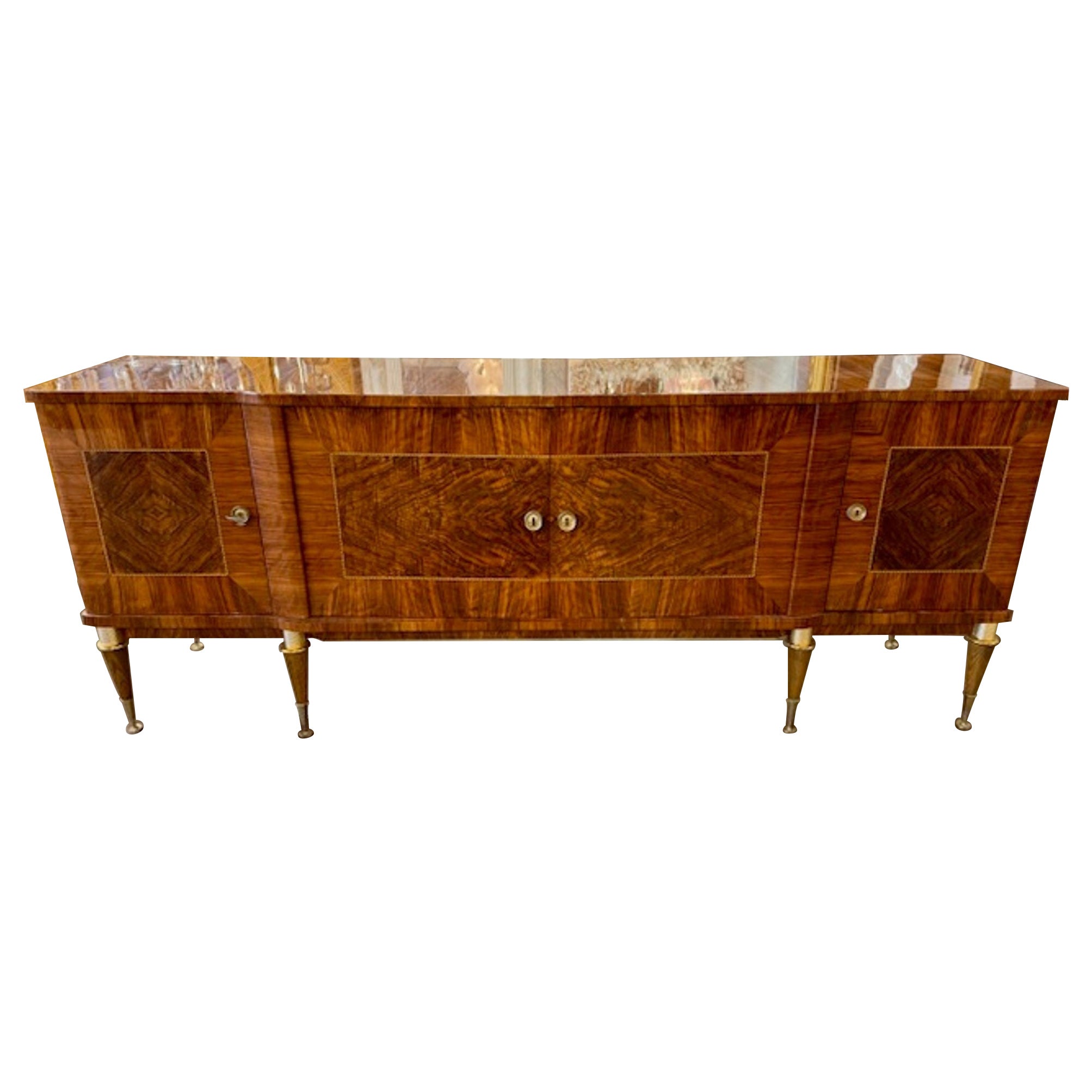 Mid Century French Inlaid Sideboard with Brass Details en venta
