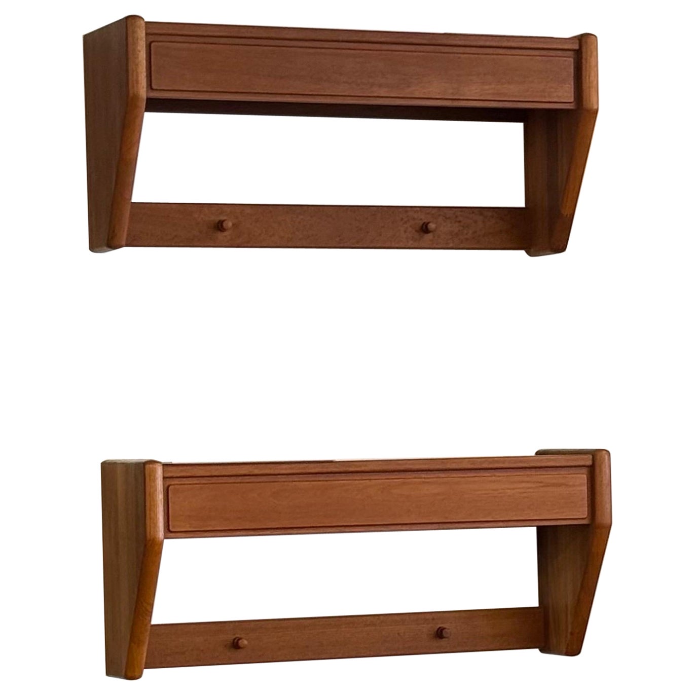 Mid-Century Shelves by Dyrlund