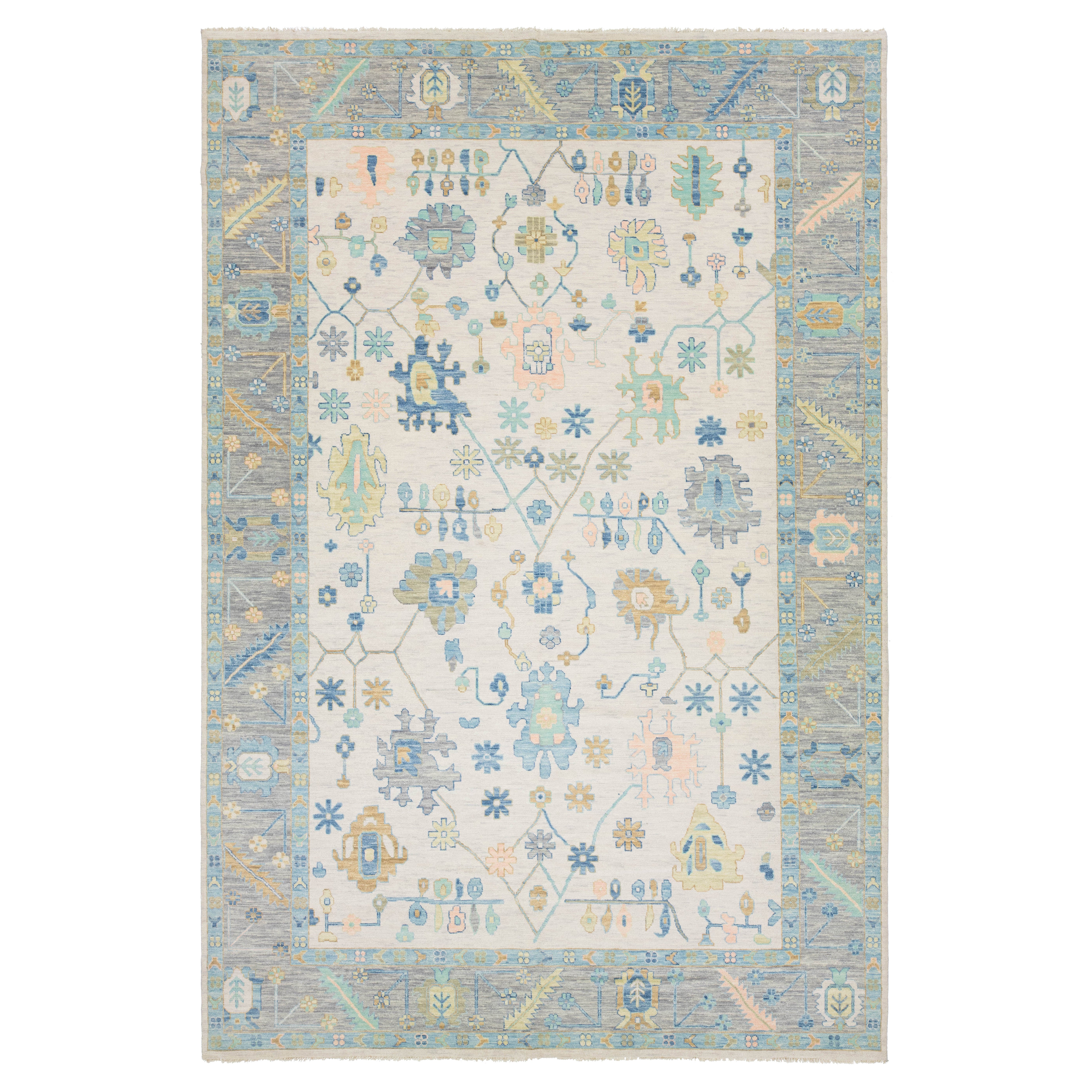 Contemporary Hand-Knotted Floral Oushak Style Wool Rug In Beige en vente