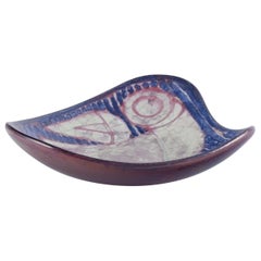 Michael Andersen, Bornholm. Hand-glazed ceramic dish with motif of a bird