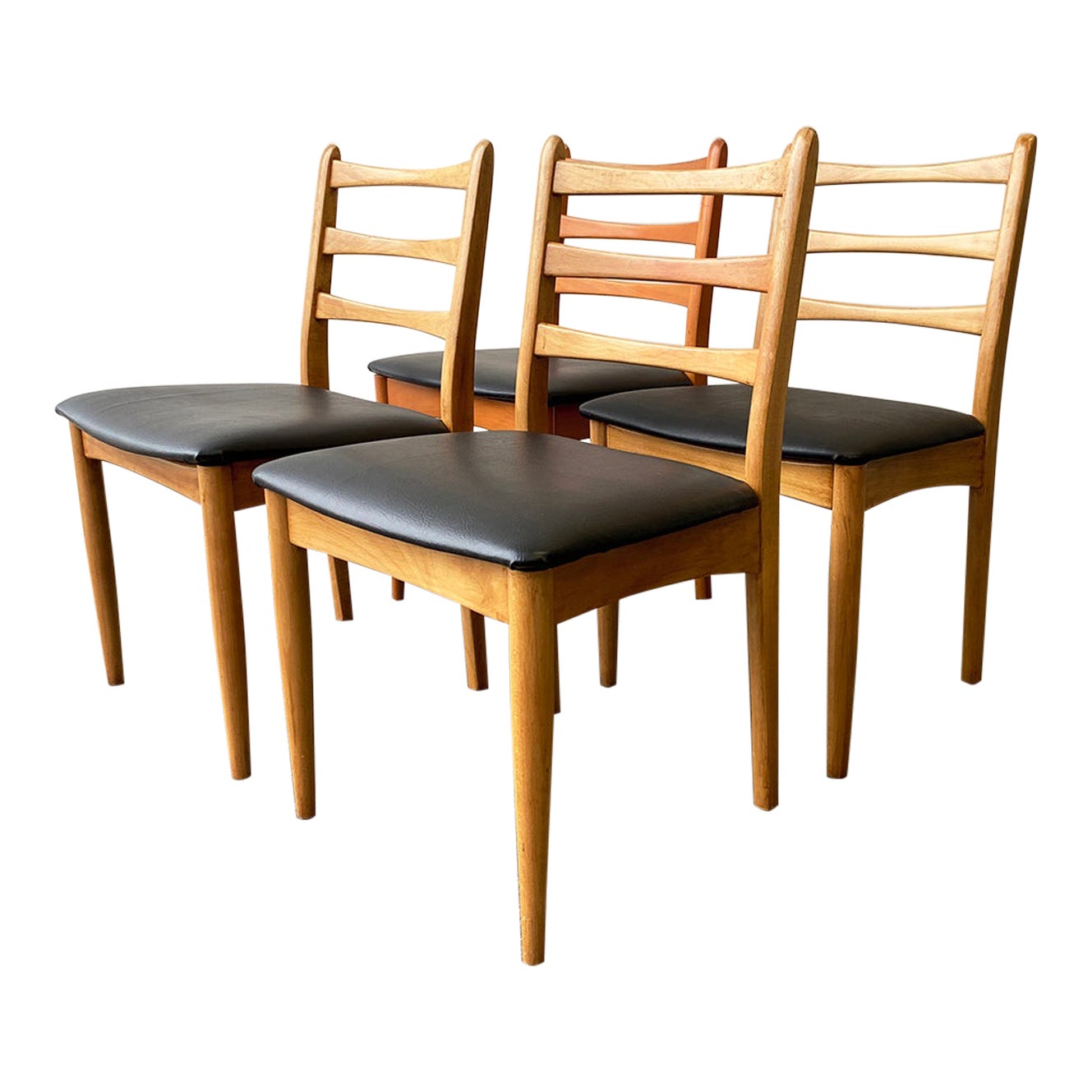 Set of 4 Mid-Century 1970’s dining chairs by Schreiber Furniture For Sale