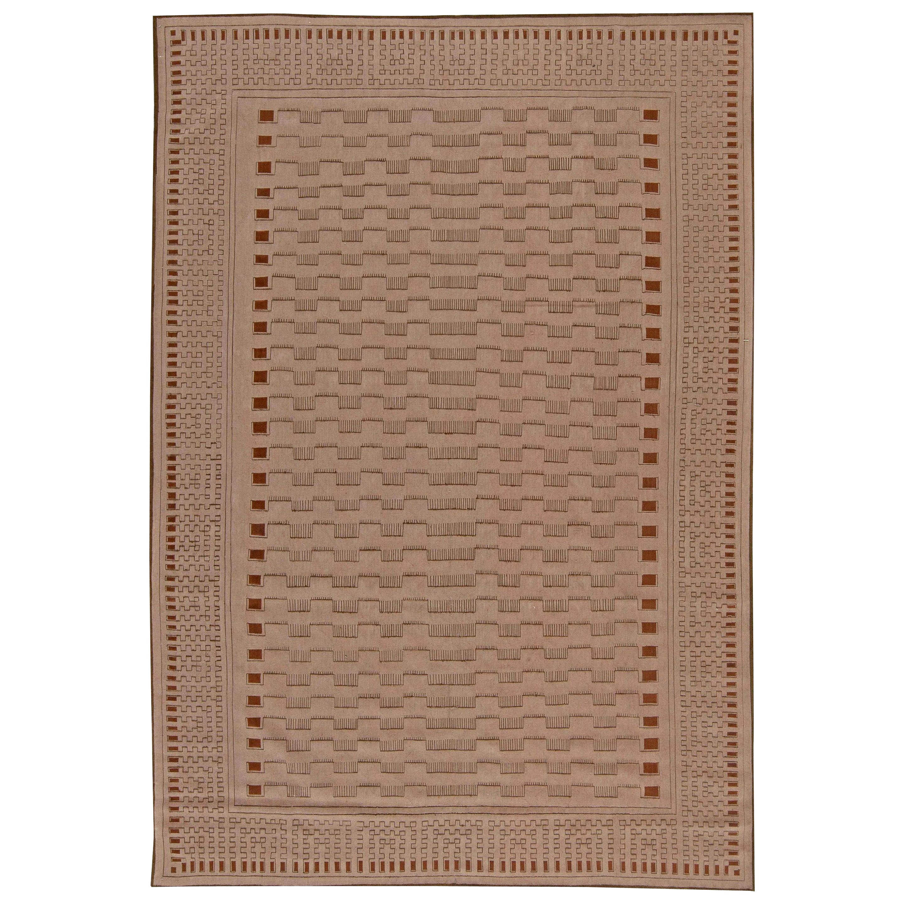 Modern Geometric Aubusson Style Beige Wool Rug by Doris Leslie Blau en venta