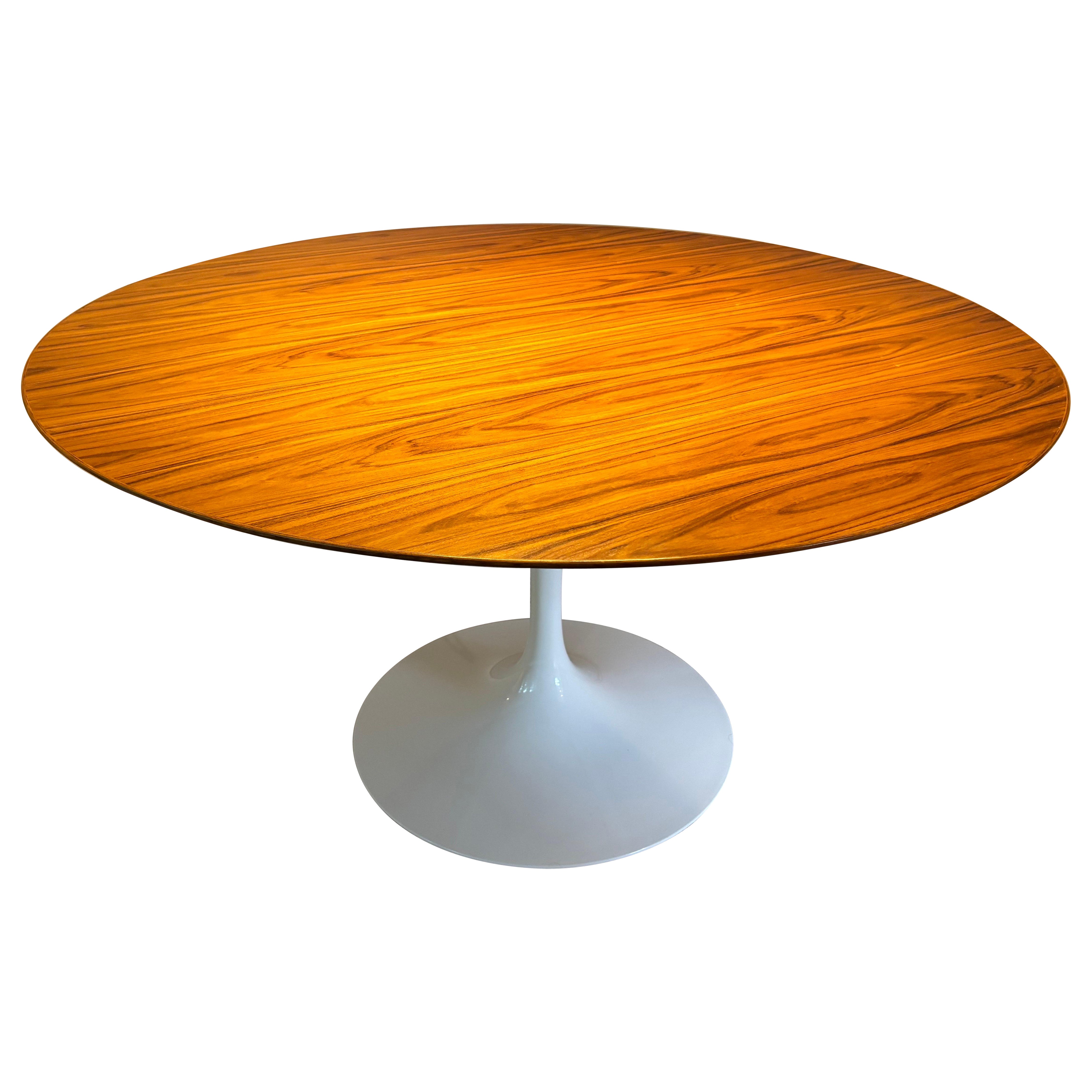 Eero Saarinen for Knoll 54” Rosewood Dining Table For Sale