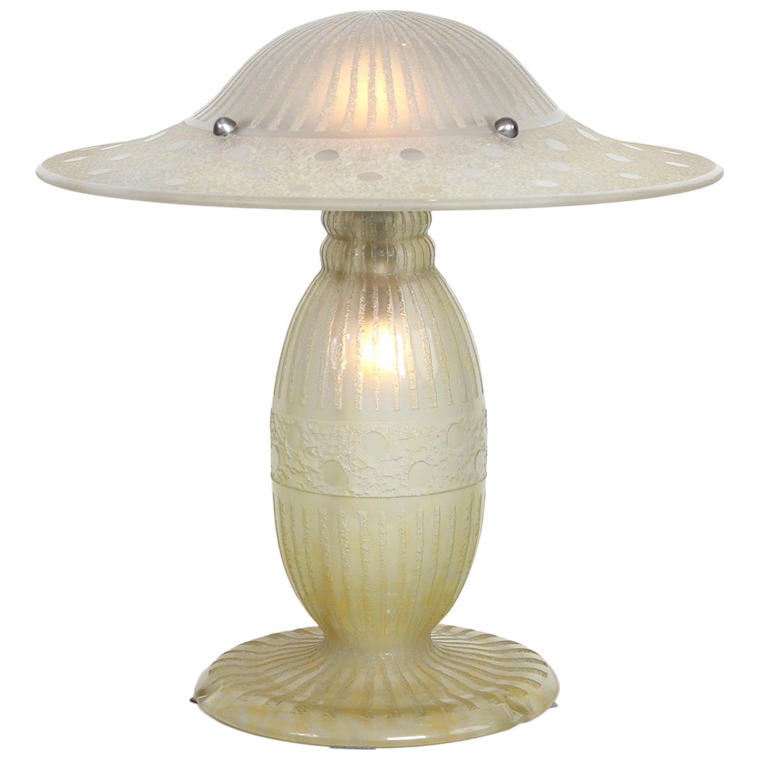 French Art Deco table lamp by Daum For Sale