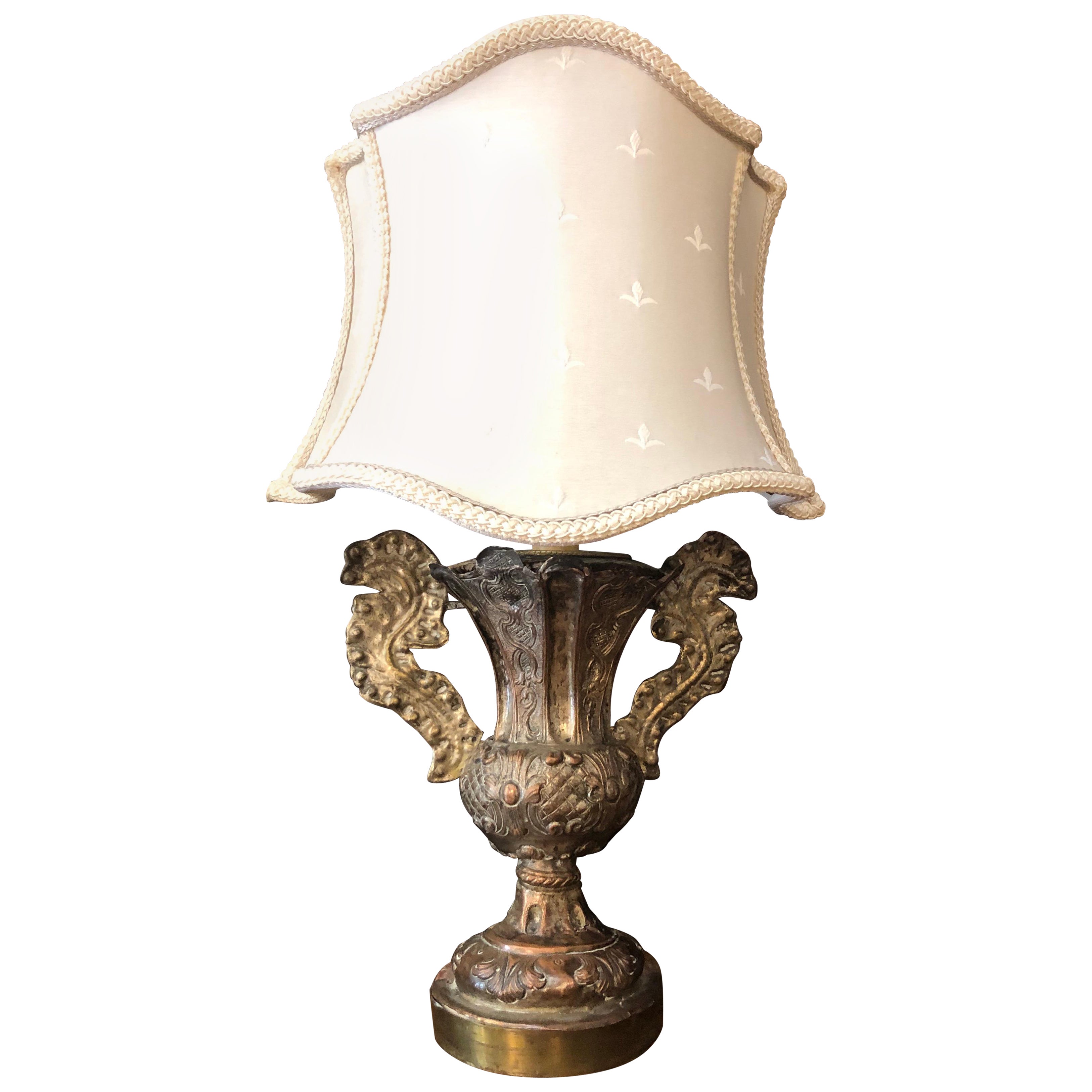 Lampada da Tavolo Italiana XVIII secolo Vaso Barocco Argentato Paralume Demilune in vendita