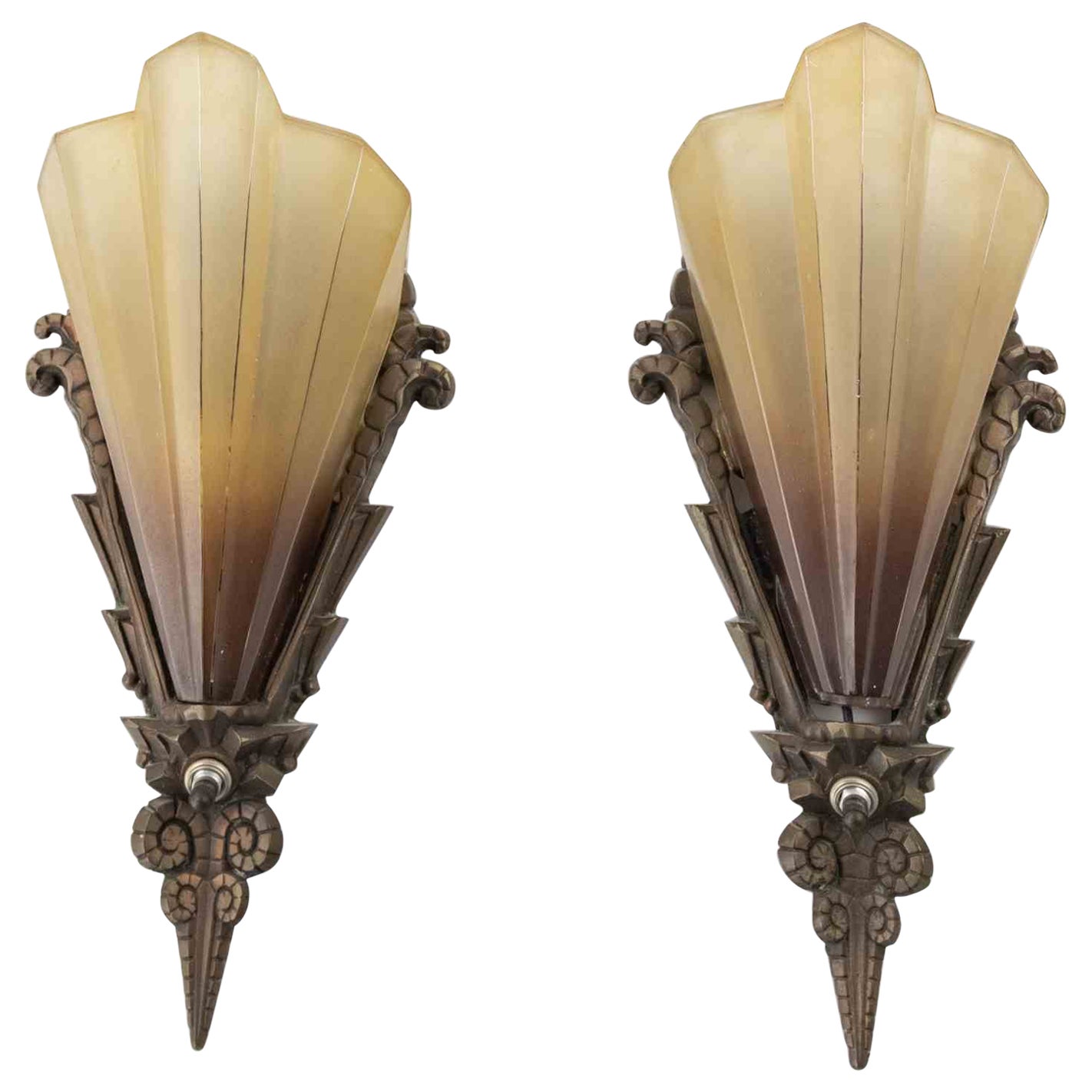 Vintage Pair of American Art Deco Sconces, 1930s For Sale