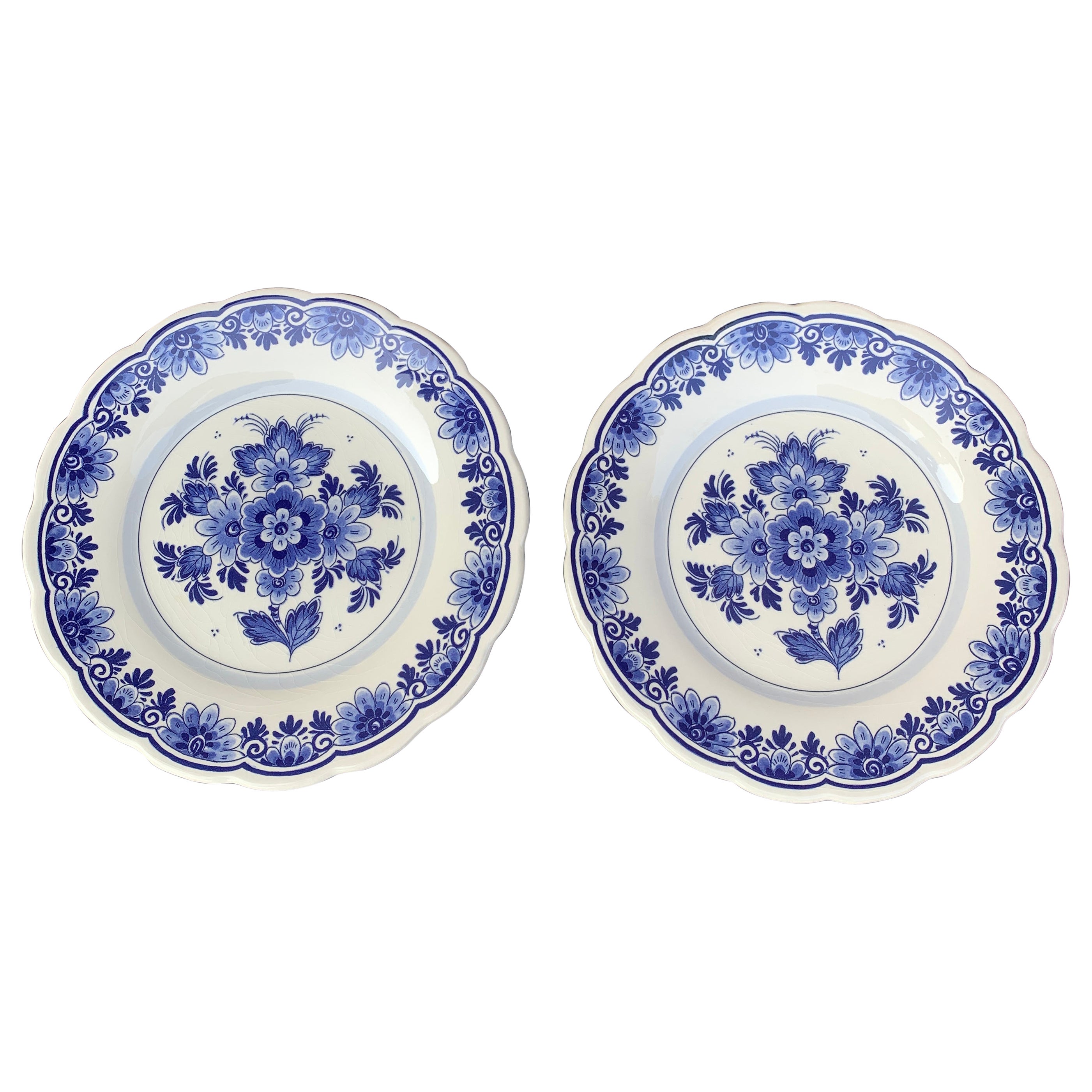 Mid-20th Century Delft Blue and White Floral Decorative Wall Plates, Pair For Sale