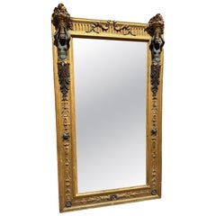 Miroir néoclassique en bois richement sculpté de cariatides et doré, Italie