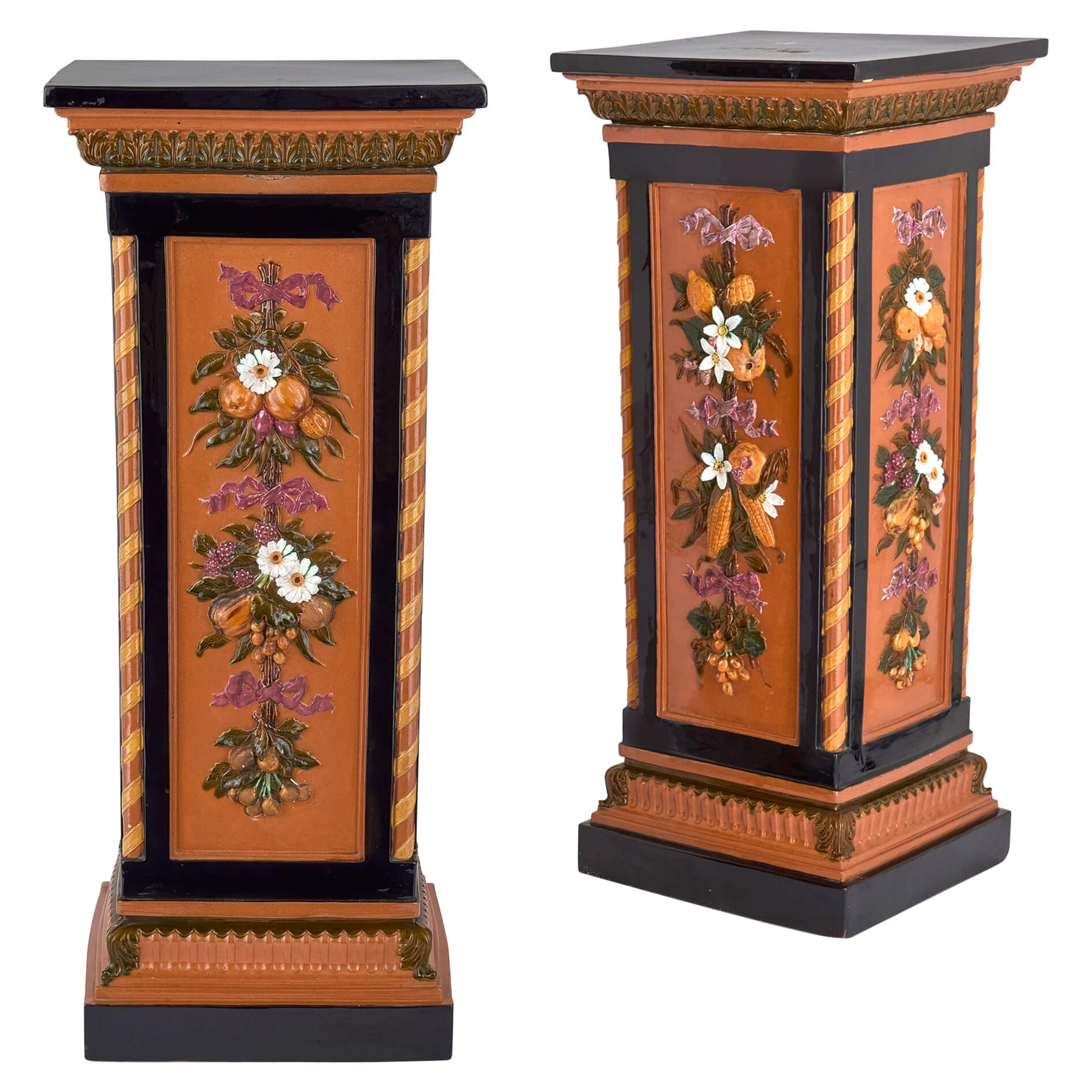 Paire de guéridons anciens en majolique de Minton de l'époque victorienne anglaise en vente