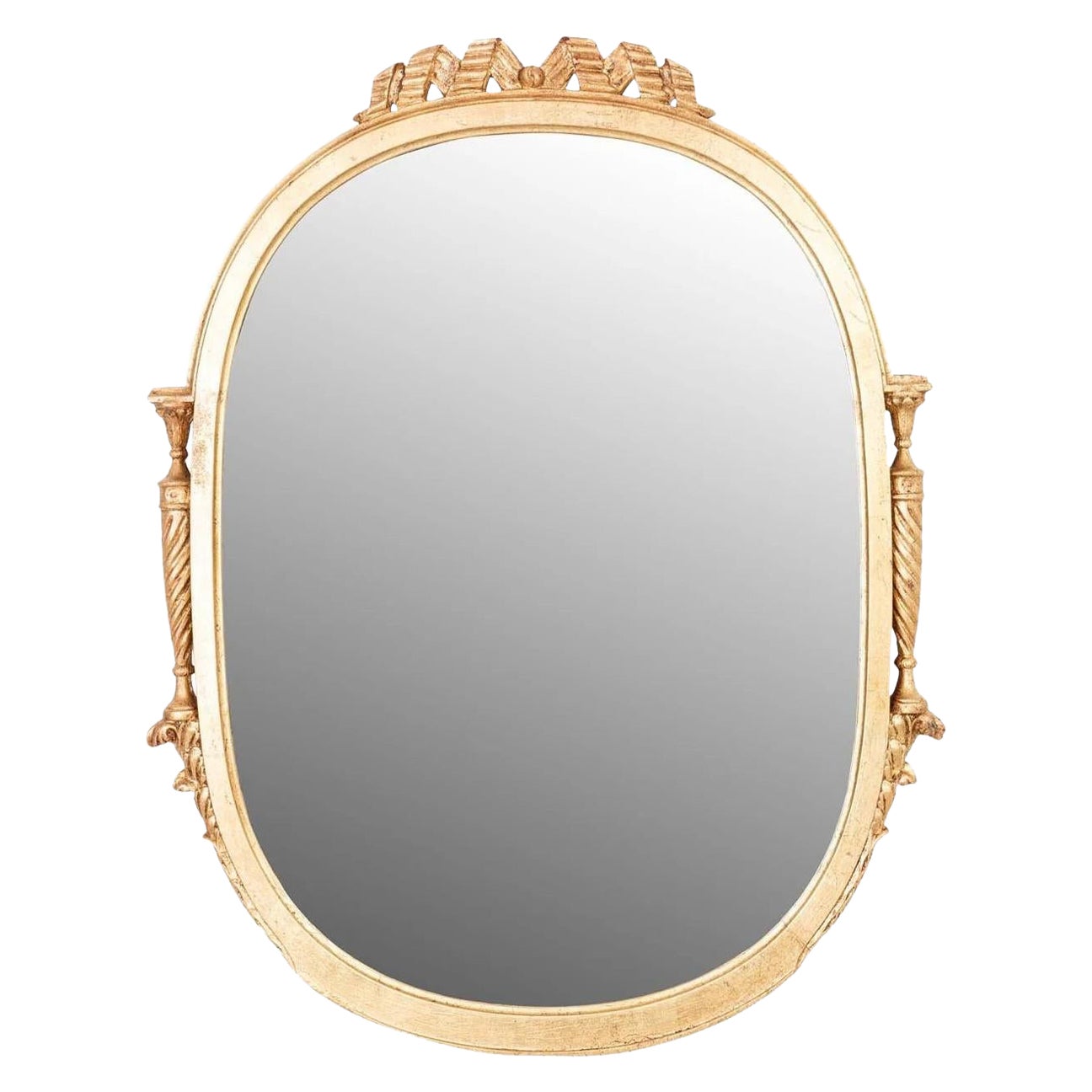 Miroir à bouclier doré en vente